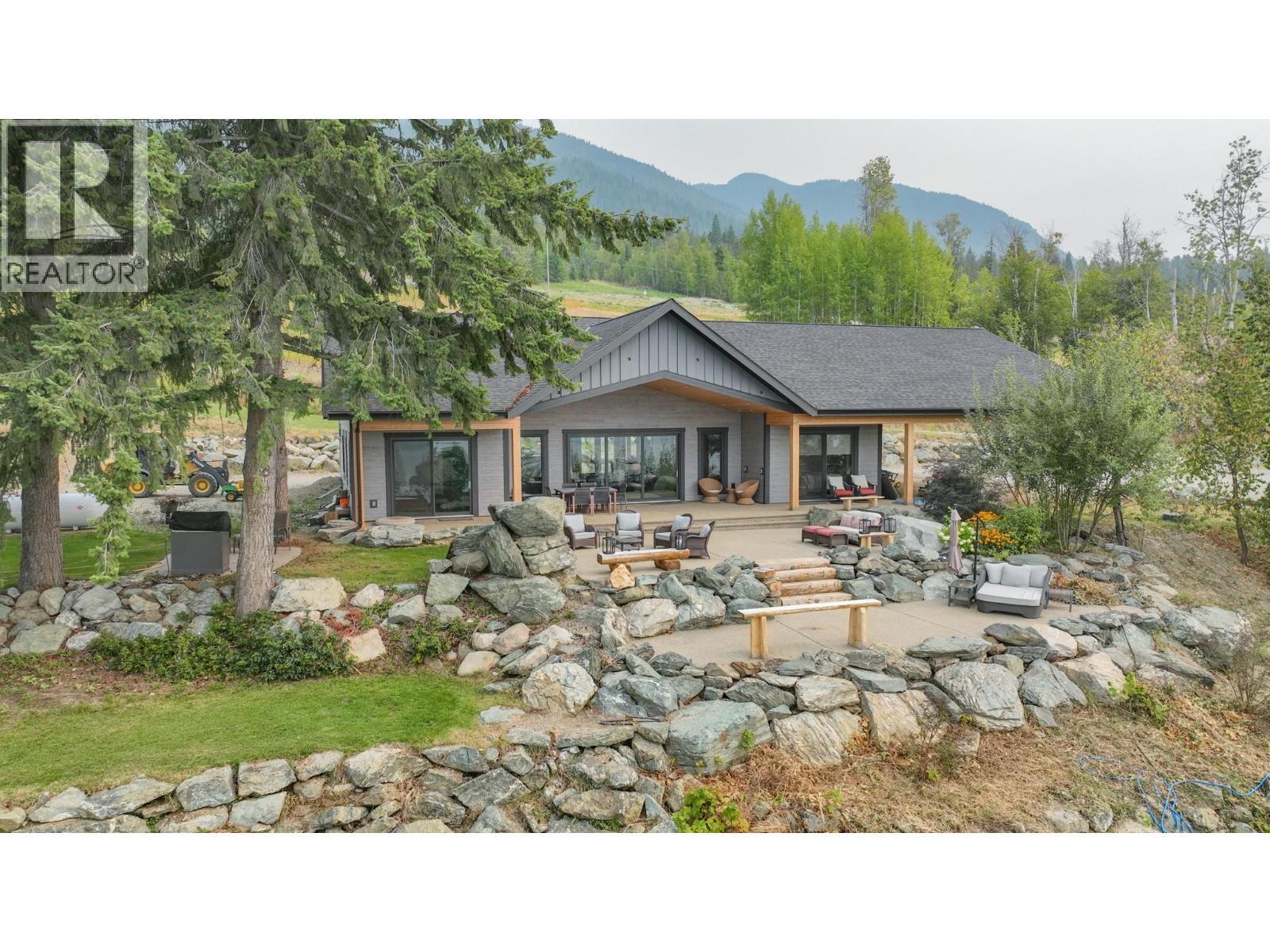 7500 Lonneke Trail, Anglemont, BC - Outdoor