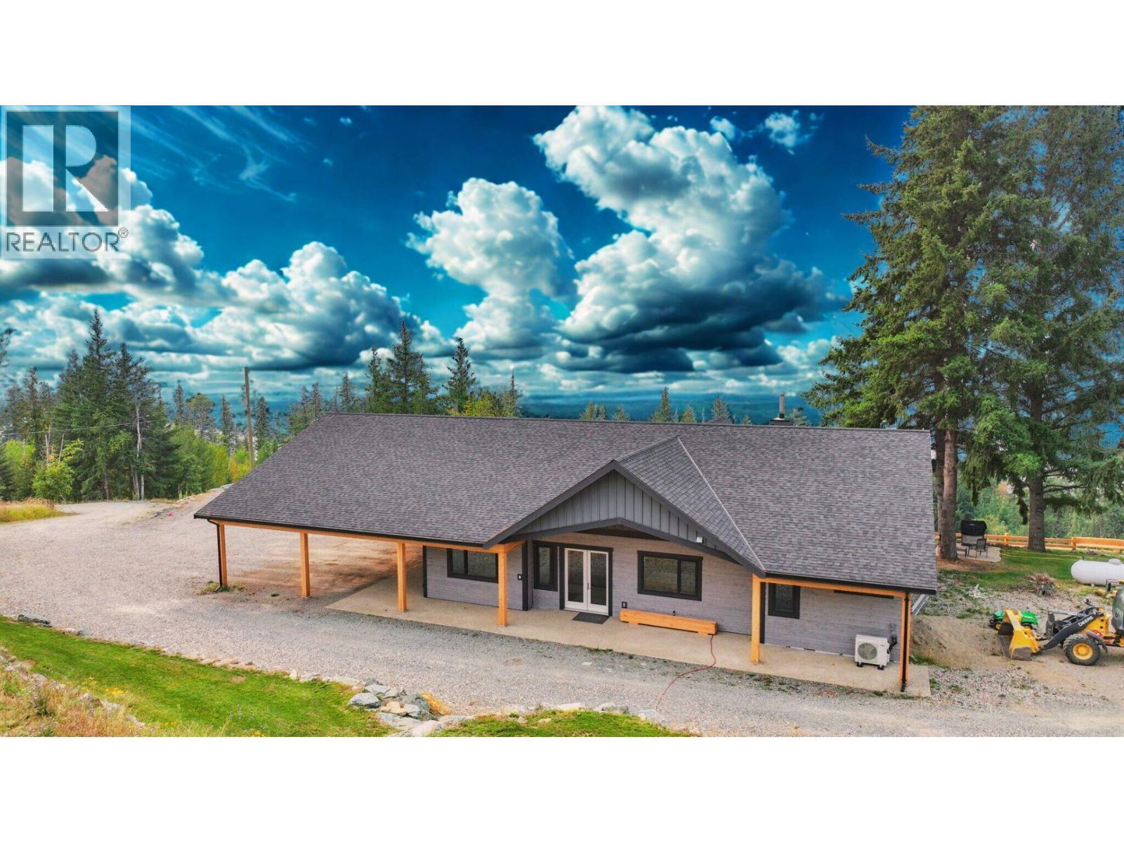 7500 Lonneke Trail, Anglemont, BC - Outdoor