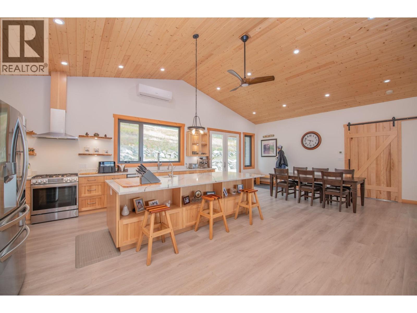 7500 Lonneke Trail, Anglemont, BC - Indoor