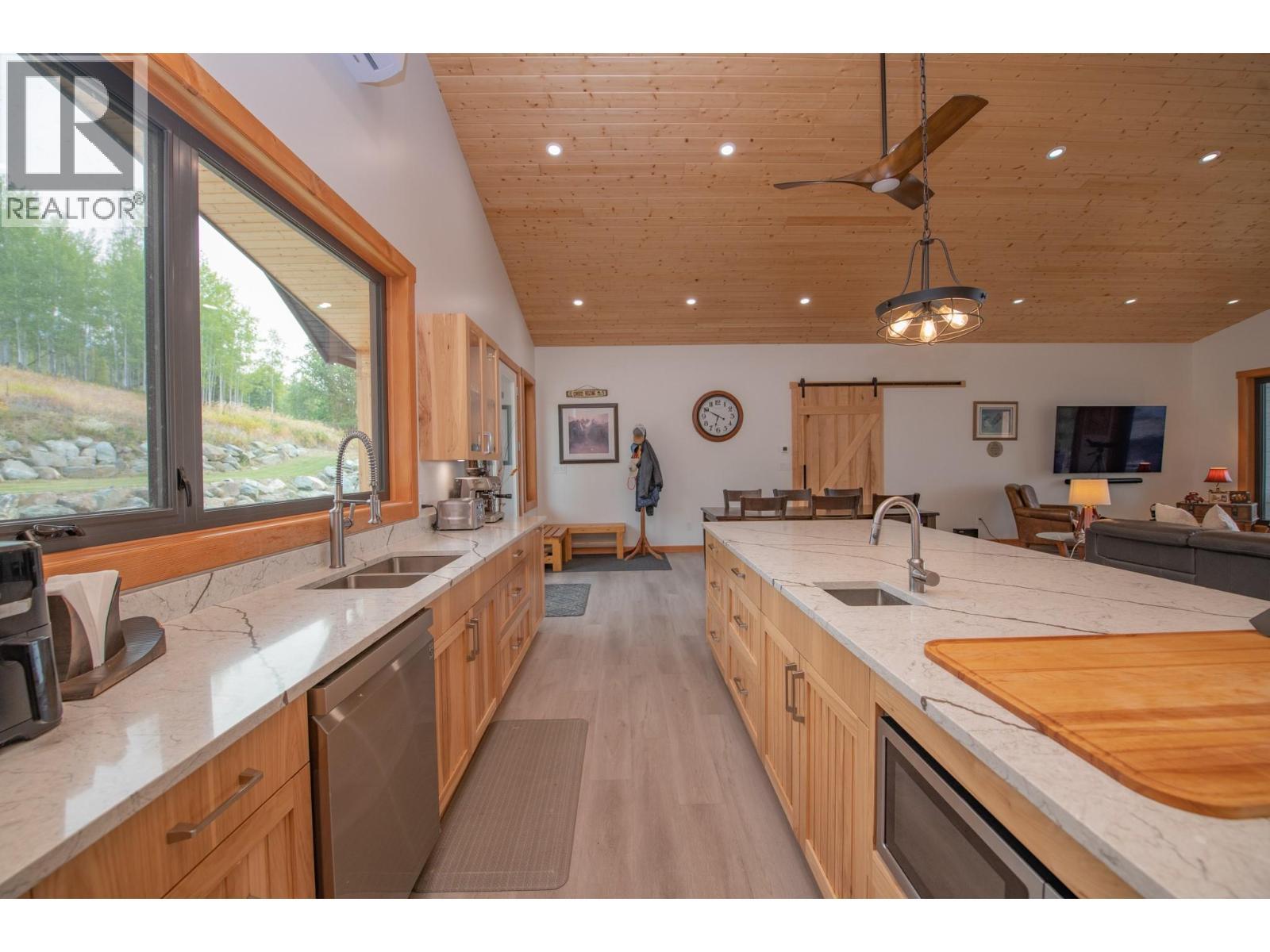 7500 Lonneke Trail, Anglemont, BC - Indoor Photo Showing Kitchen With Double Sink