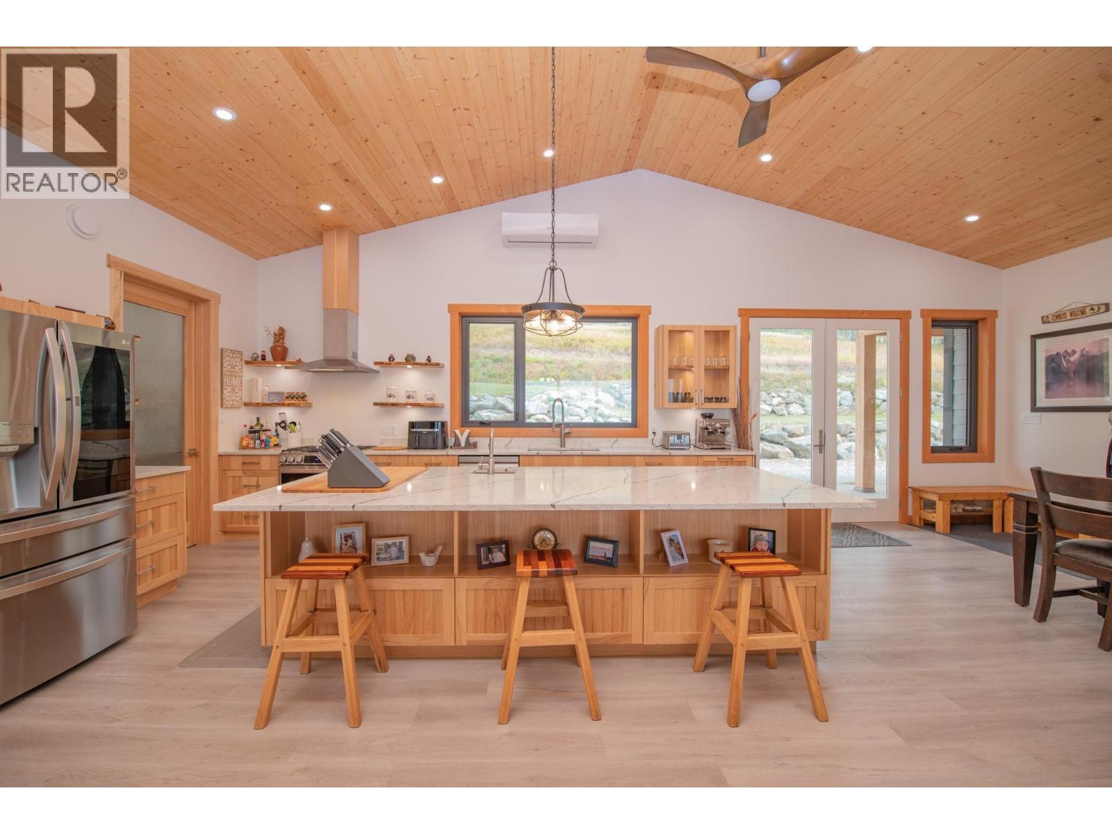 7500 Lonneke Trail, Anglemont, BC - Indoor