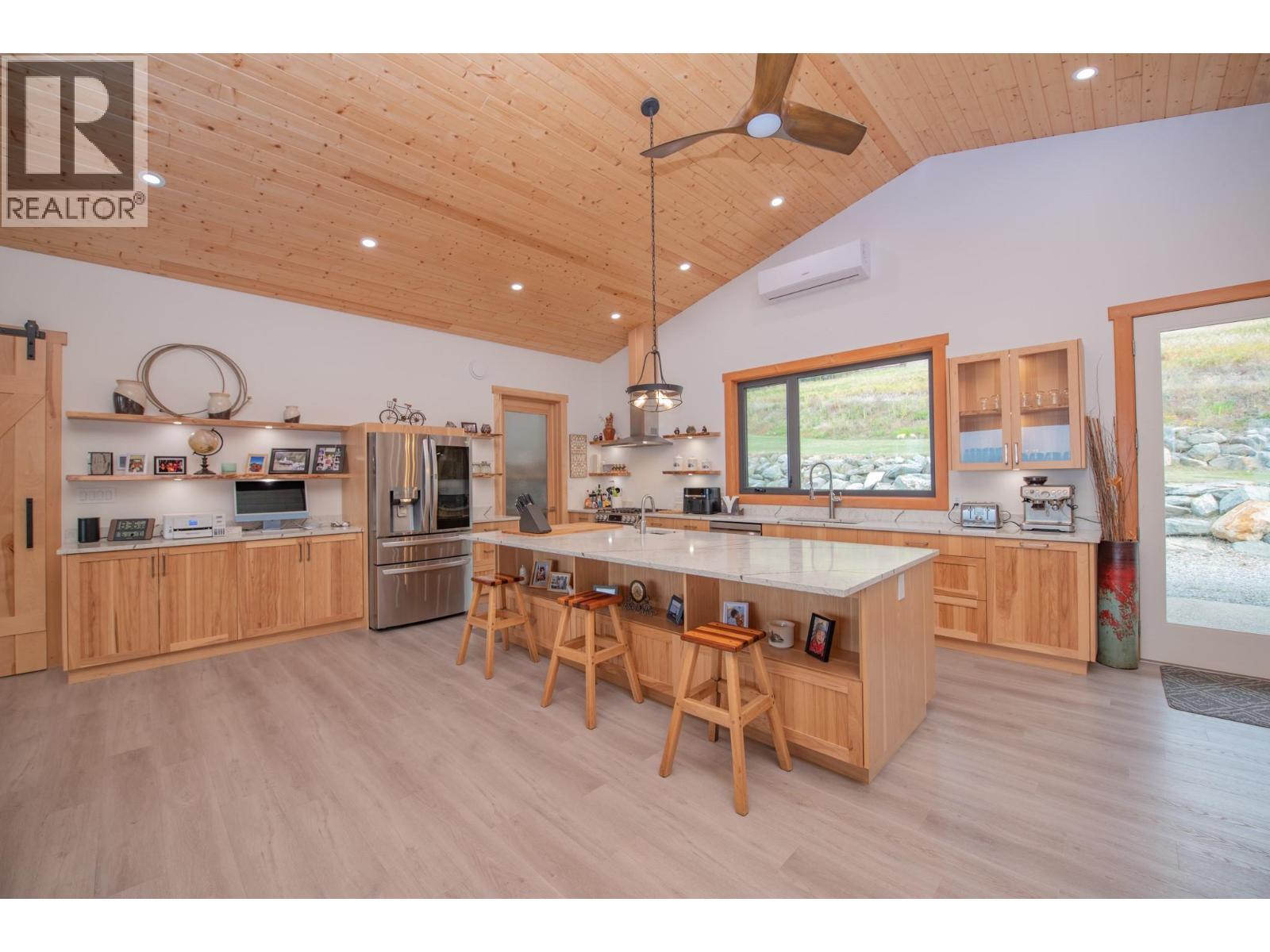 7500 Lonneke Trail, Anglemont, BC - Indoor