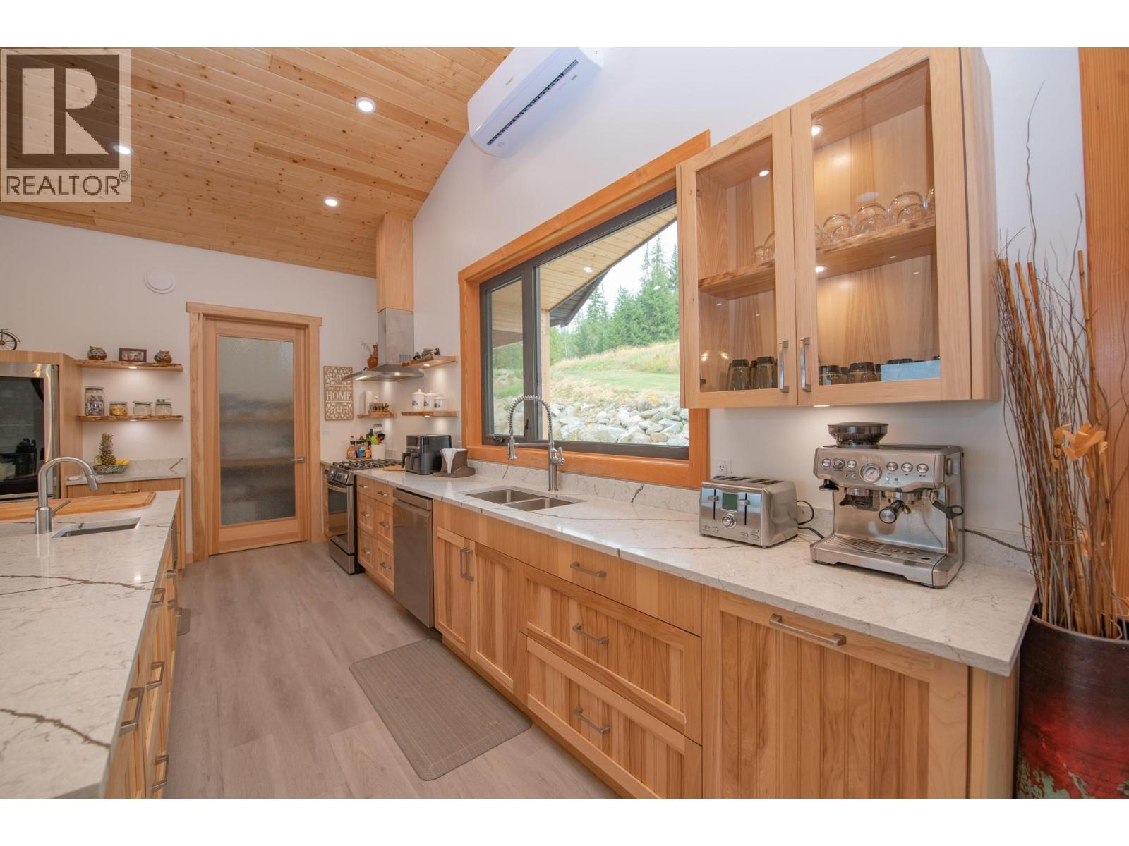 7500 Lonneke Trail, Anglemont, BC - Indoor Photo Showing Kitchen With Double Sink