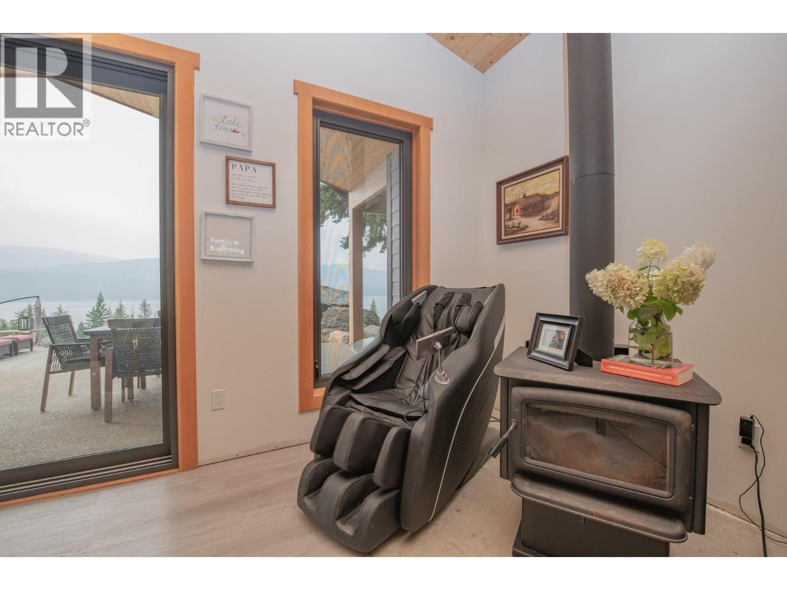 7500 Lonneke Trail, Anglemont, BC - Indoor Photo Showing Other Room