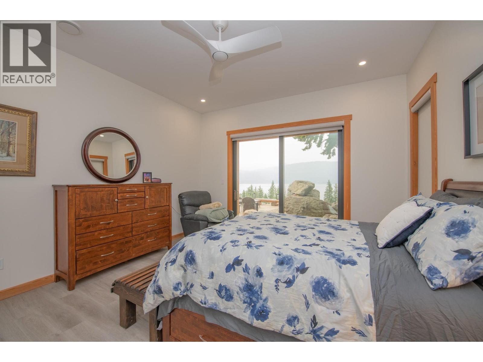 7500 Lonneke Trail, Anglemont, BC - Indoor Photo Showing Bedroom