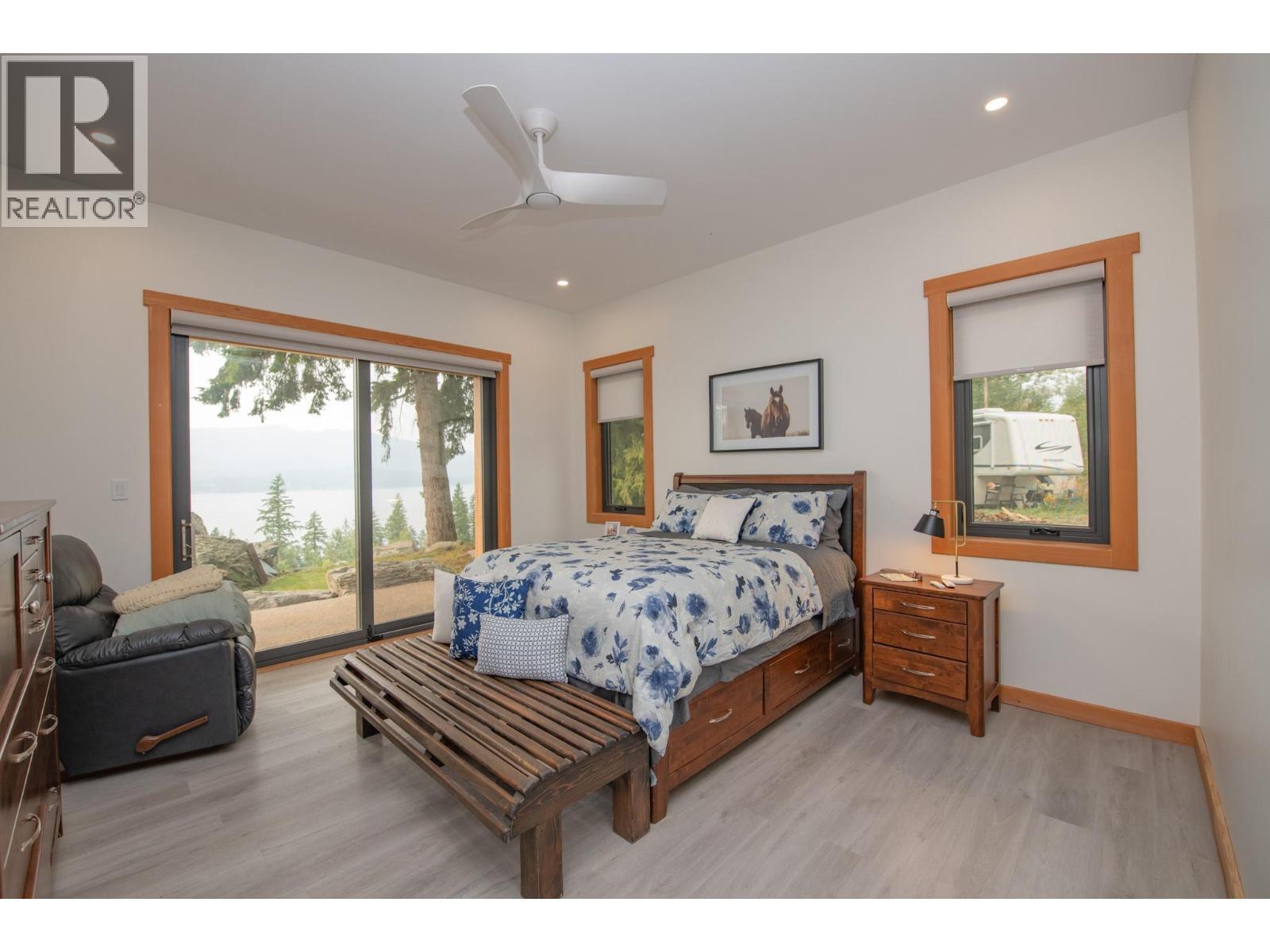 7500 Lonneke Trail, Anglemont, BC - Indoor Photo Showing Bedroom