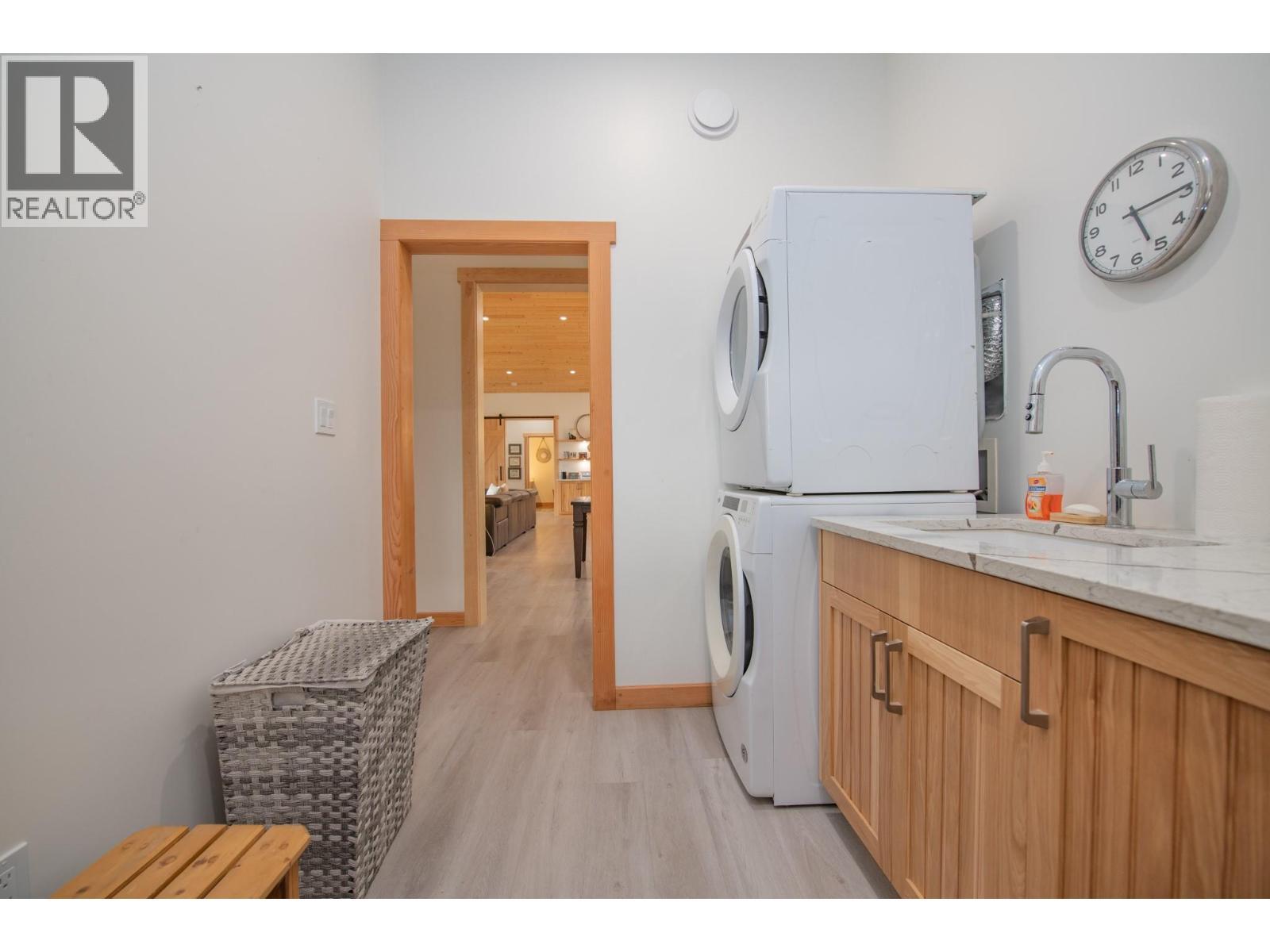 7500 Lonneke Trail, Anglemont, BC - Indoor Photo Showing Laundry Room