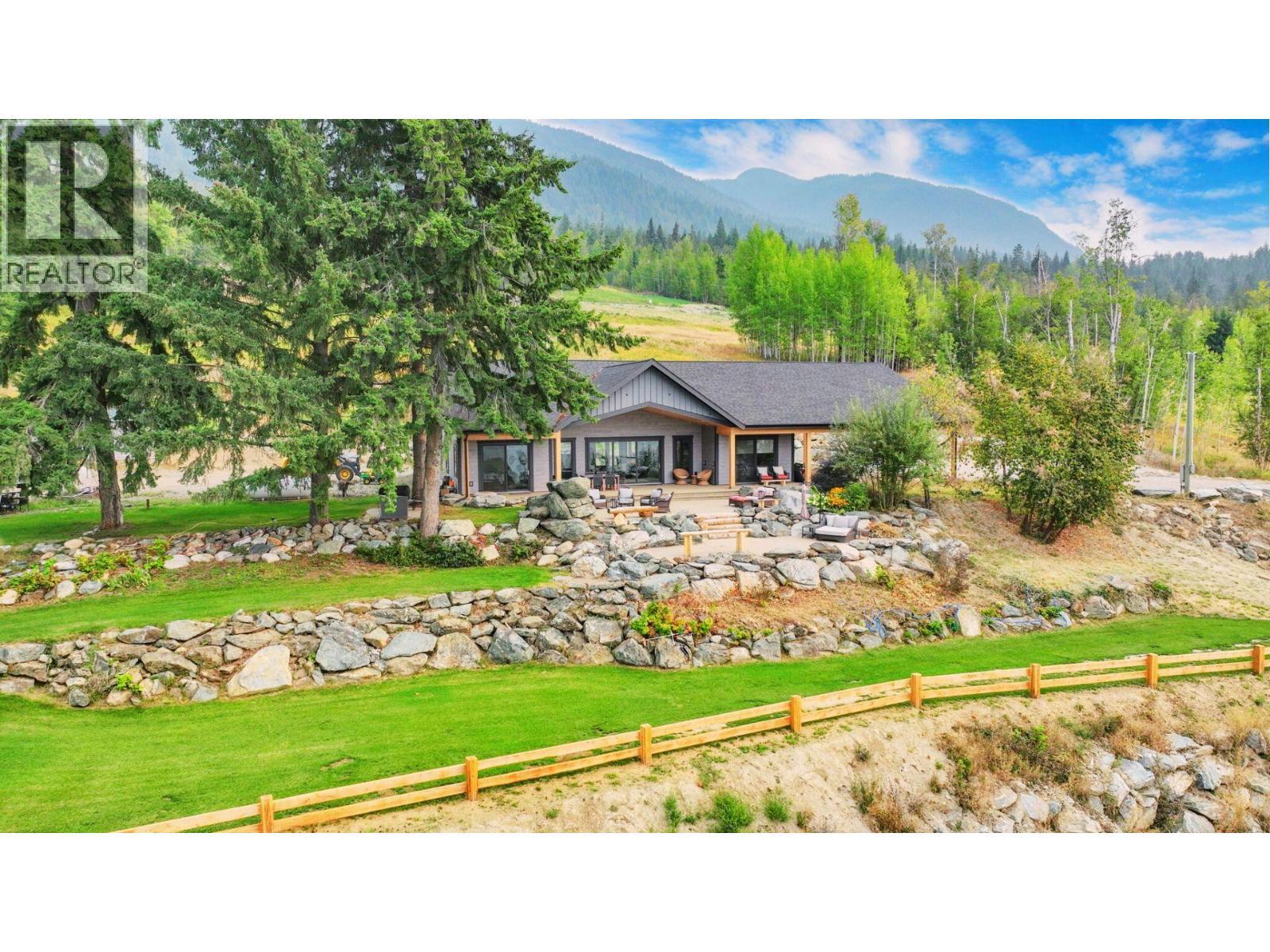 7500 Lonneke Trail, Anglemont, BC - Outdoor