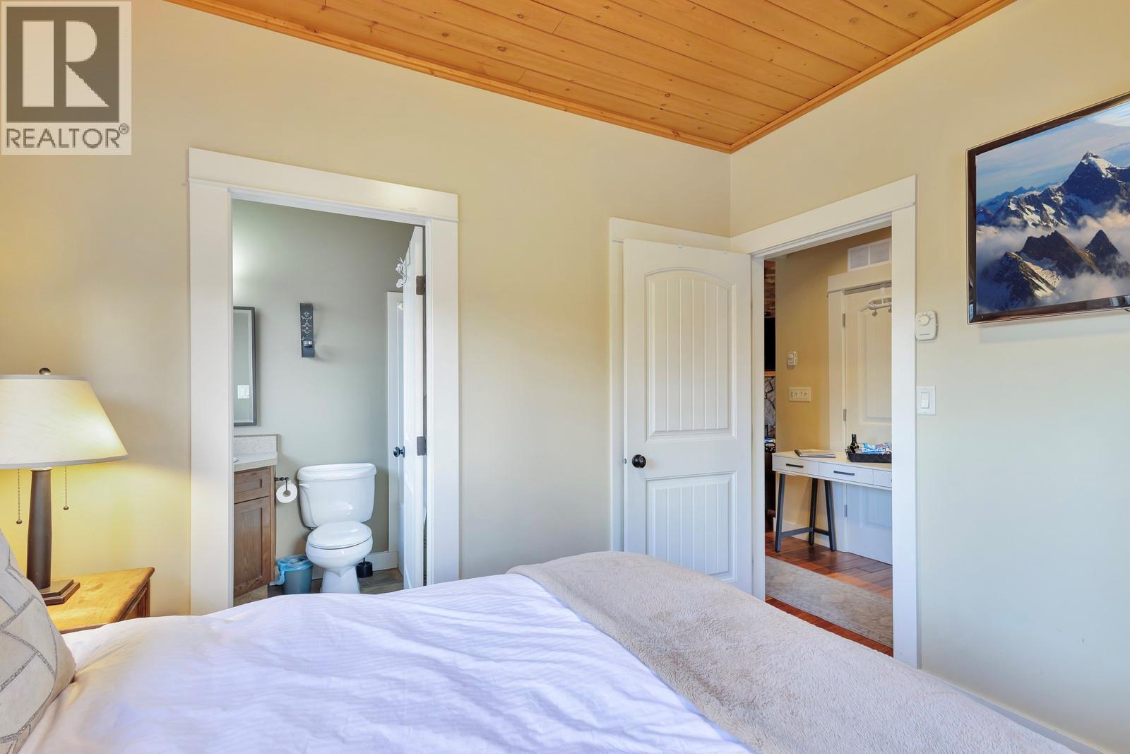 1211 Apex Mountain Road Unit# 1, Penticton, BC - Indoor Photo Showing Bedroom