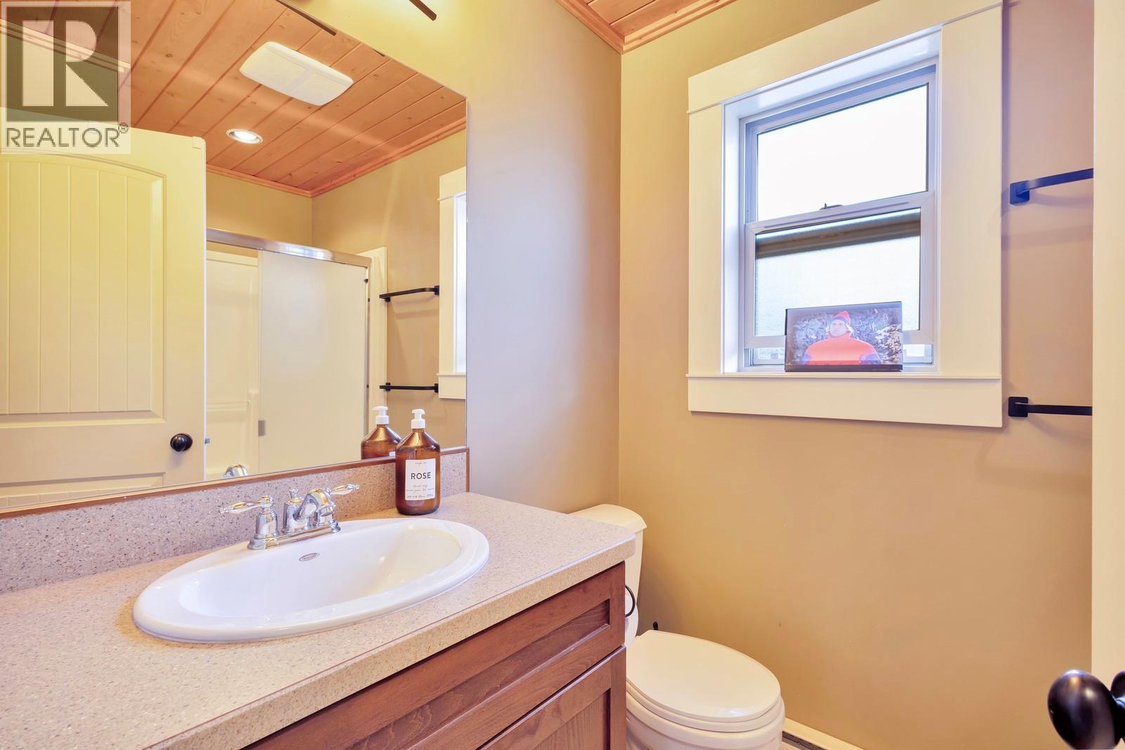 1211 Apex Mountain Road Unit# 1, Penticton, BC - Indoor Photo Showing Bathroom