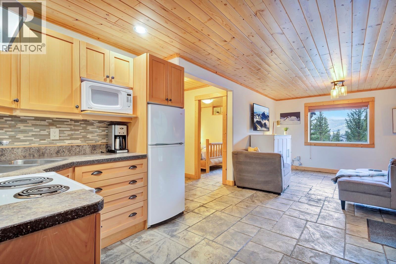 1211 Apex Mountain Road Unit# 1, Penticton, BC - Indoor Photo Showing Kitchen