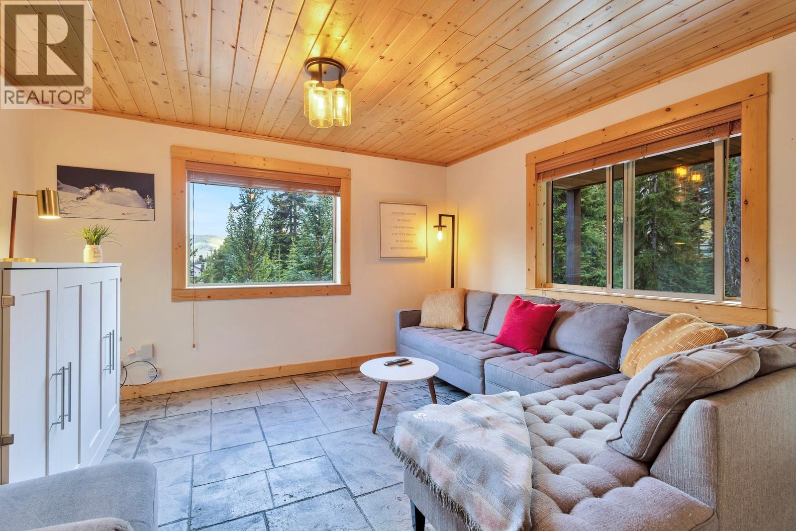 1211 Apex Mountain Road Unit# 1, Penticton, BC - Indoor Photo Showing Living Room