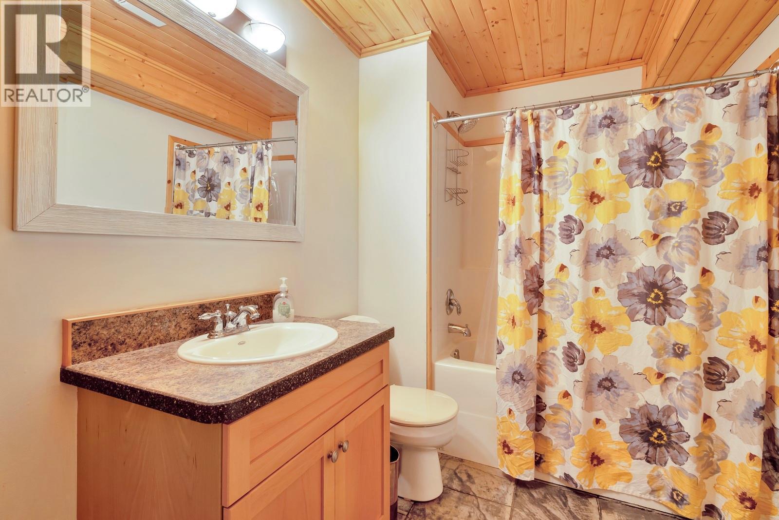 1211 Apex Mountain Road Unit# 1, Penticton, BC - Indoor Photo Showing Bathroom