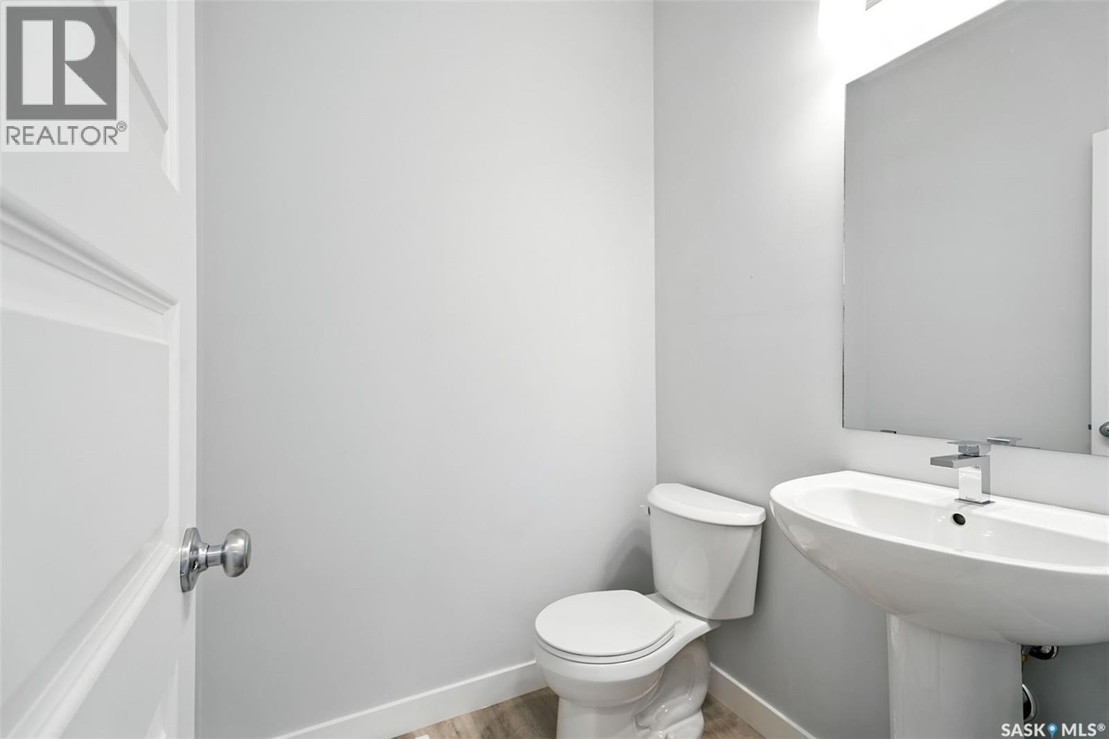 512 Myles Heidt Manor, Saskatoon, SK - Indoor Photo Showing Bathroom