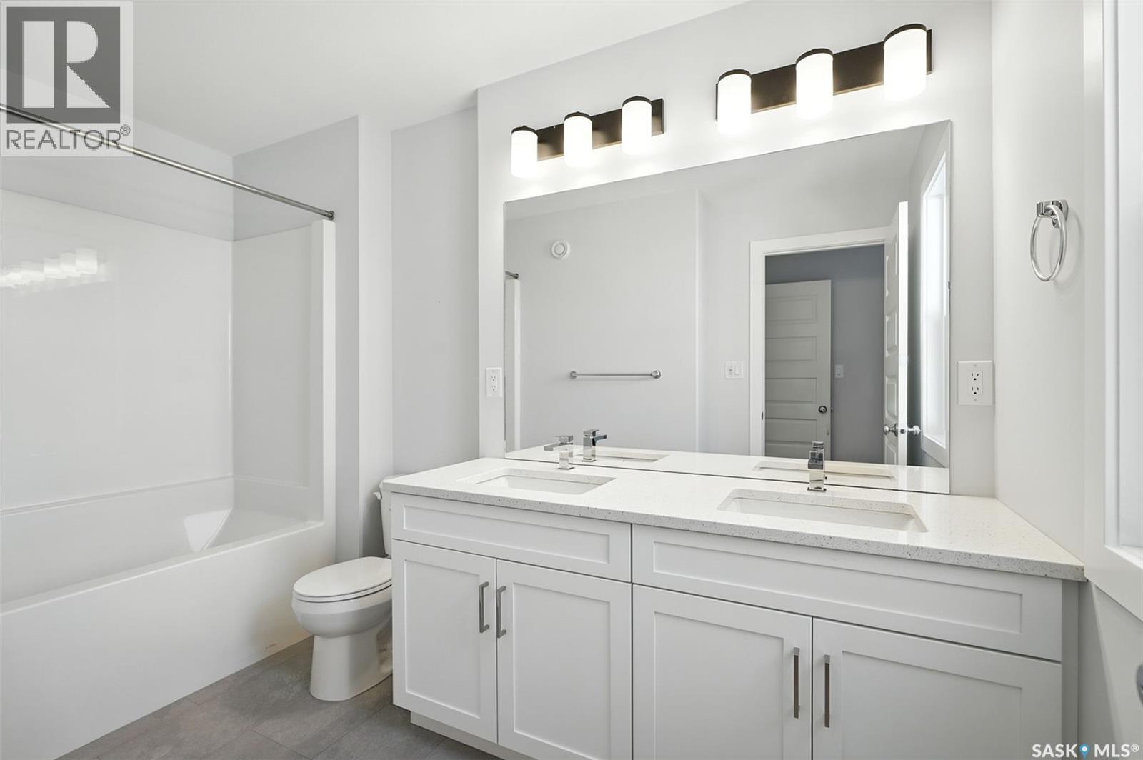 512 Myles Heidt Manor, Saskatoon, SK - Indoor Photo Showing Bathroom