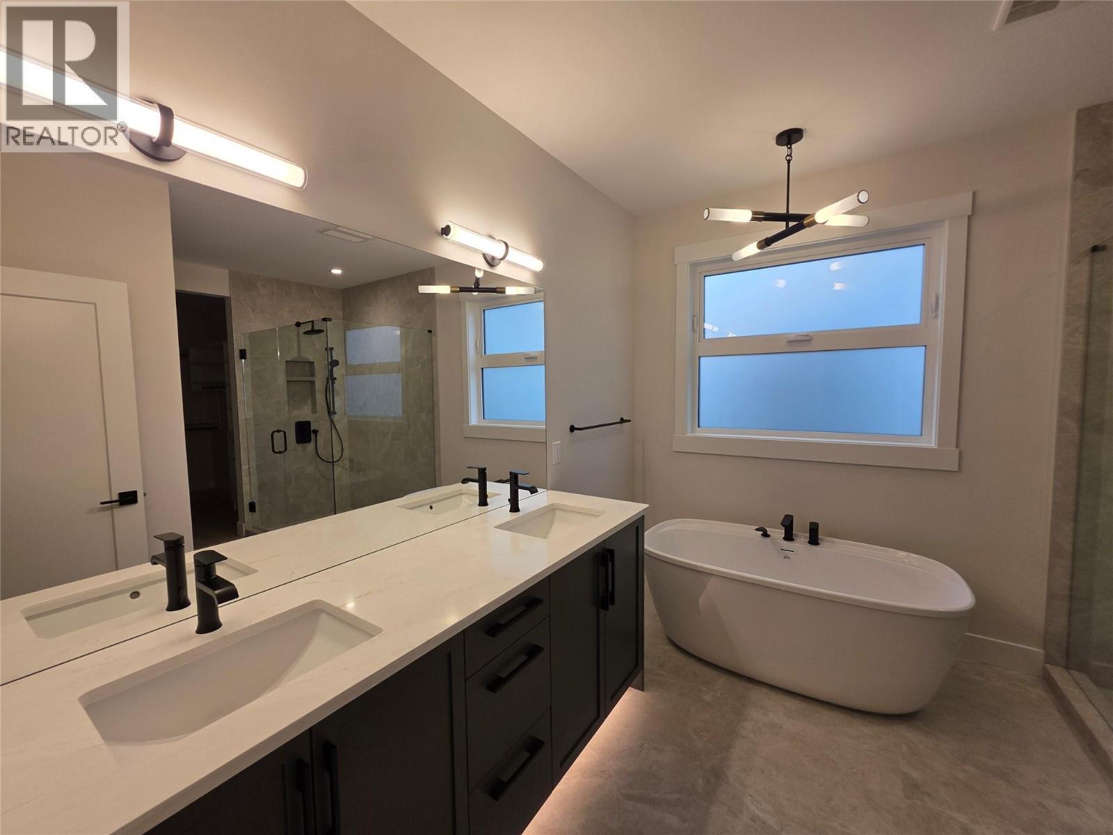 2538 Pinnacle Ridge Drive, West Kelowna, BC - Indoor Photo Showing Bathroom