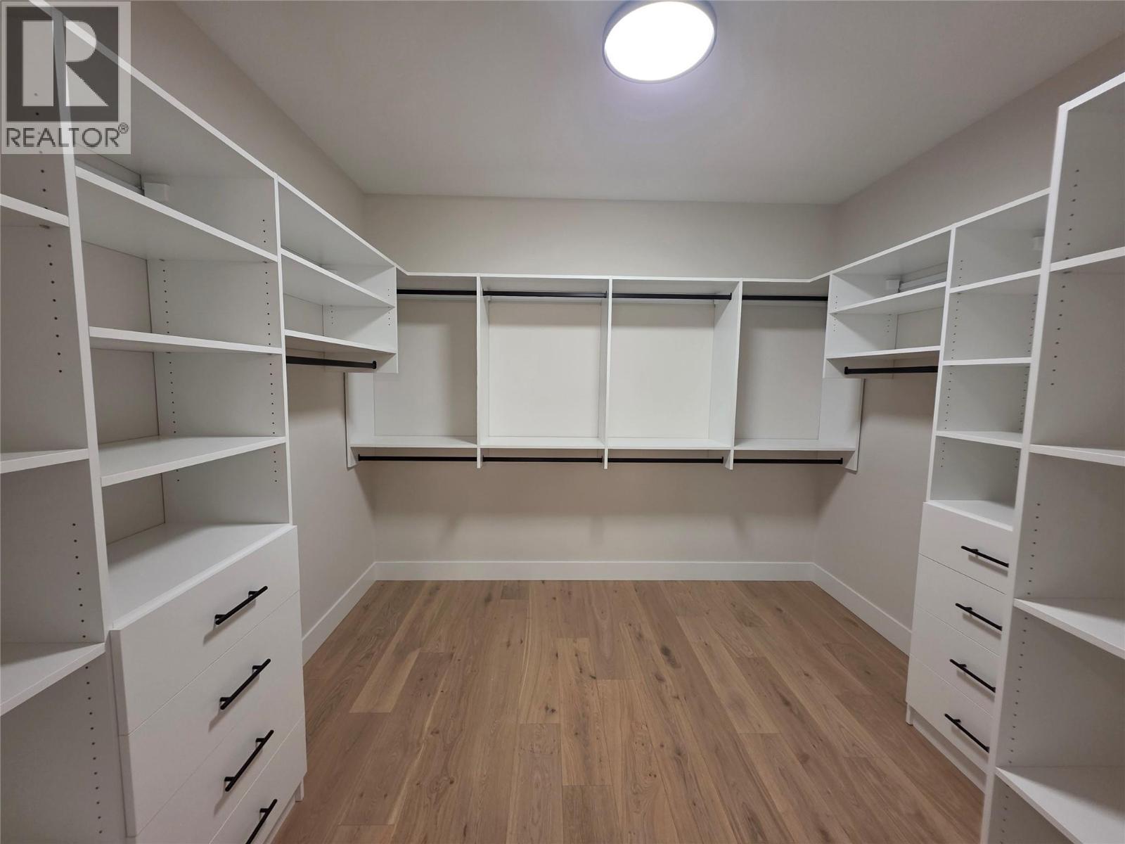 2538 Pinnacle Ridge Drive, West Kelowna, BC - Indoor With Storage