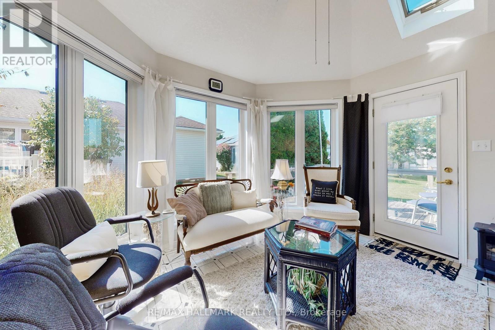 8 Greenfield Place, Wilmot, ON - Indoor Photo Showing Living Room