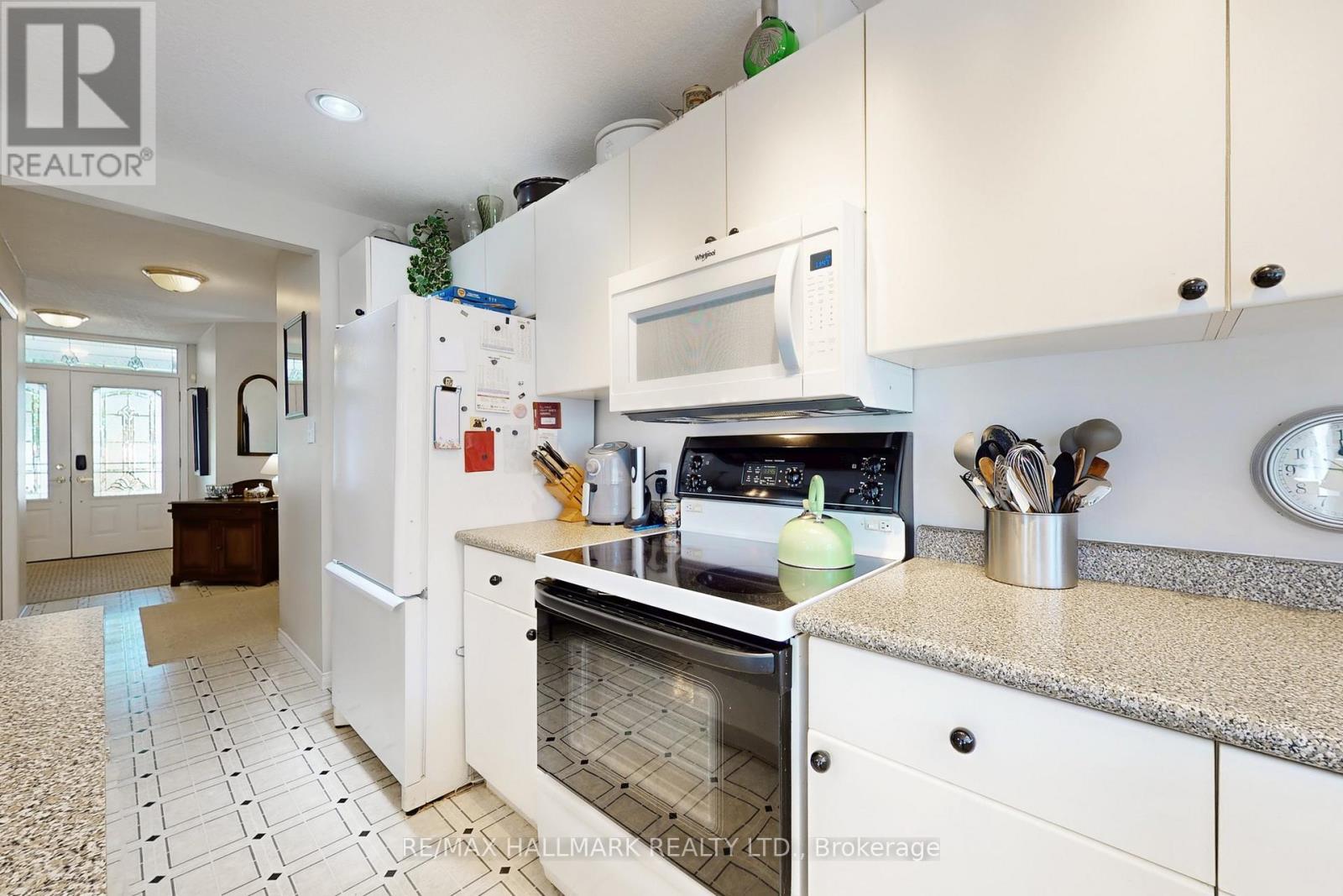 8 Greenfield Place, Wilmot, ON - Indoor Photo Showing Kitchen