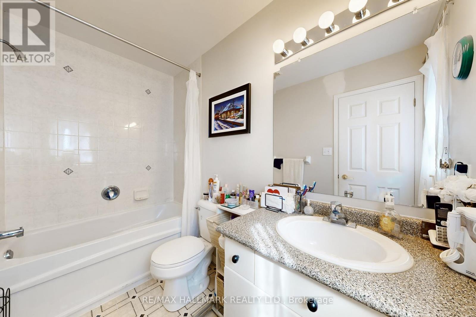 8 Greenfield Place, Wilmot, ON - Indoor Photo Showing Bathroom