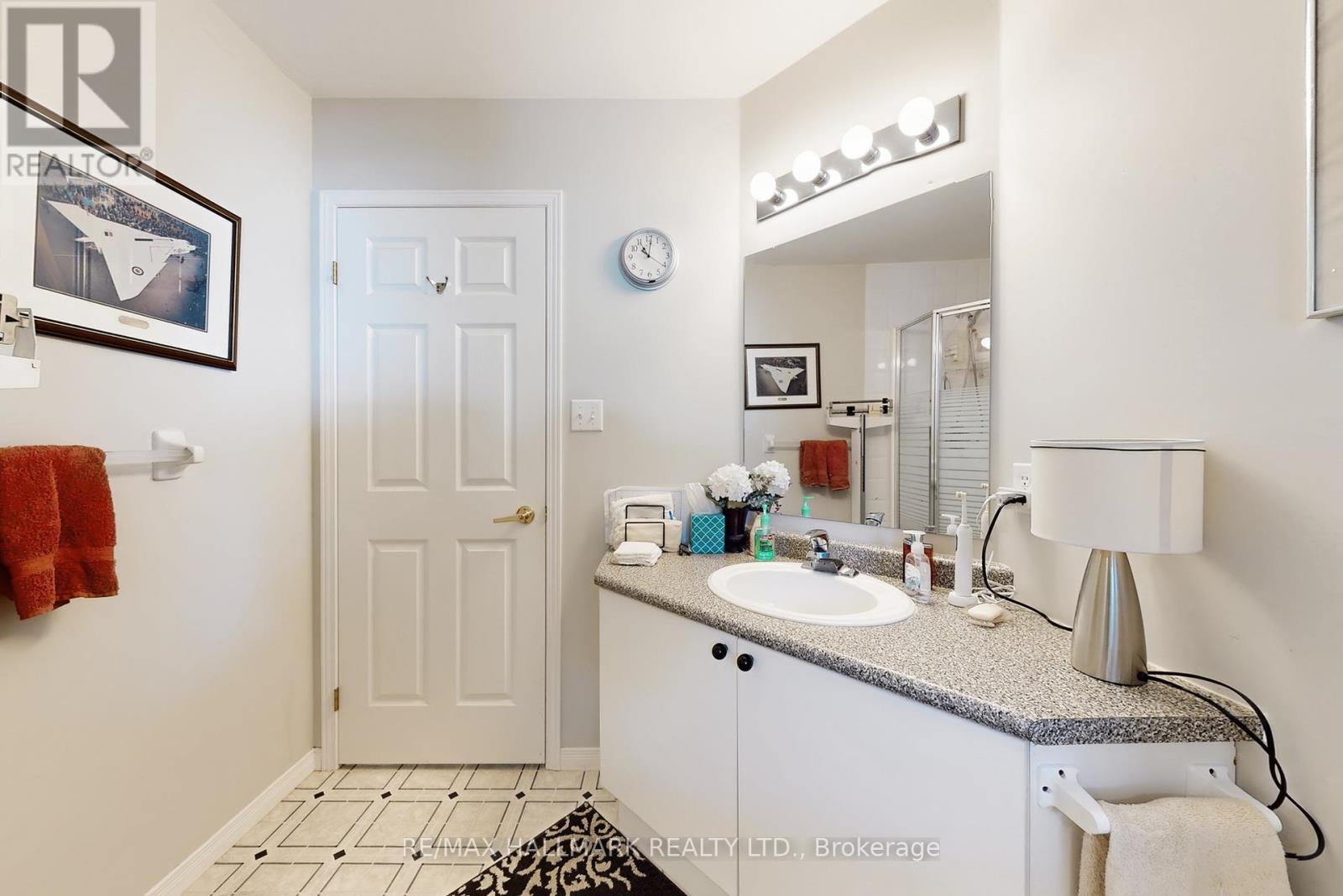 8 Greenfield Place, Wilmot, ON - Indoor Photo Showing Bathroom