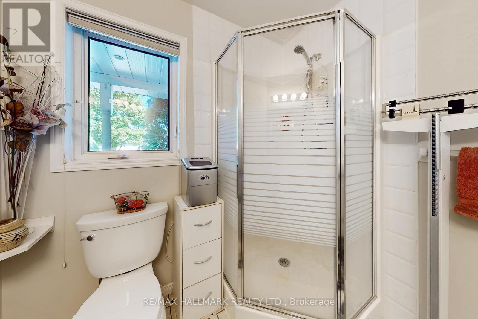 8 Greenfield Place, Wilmot, ON - Indoor Photo Showing Bathroom