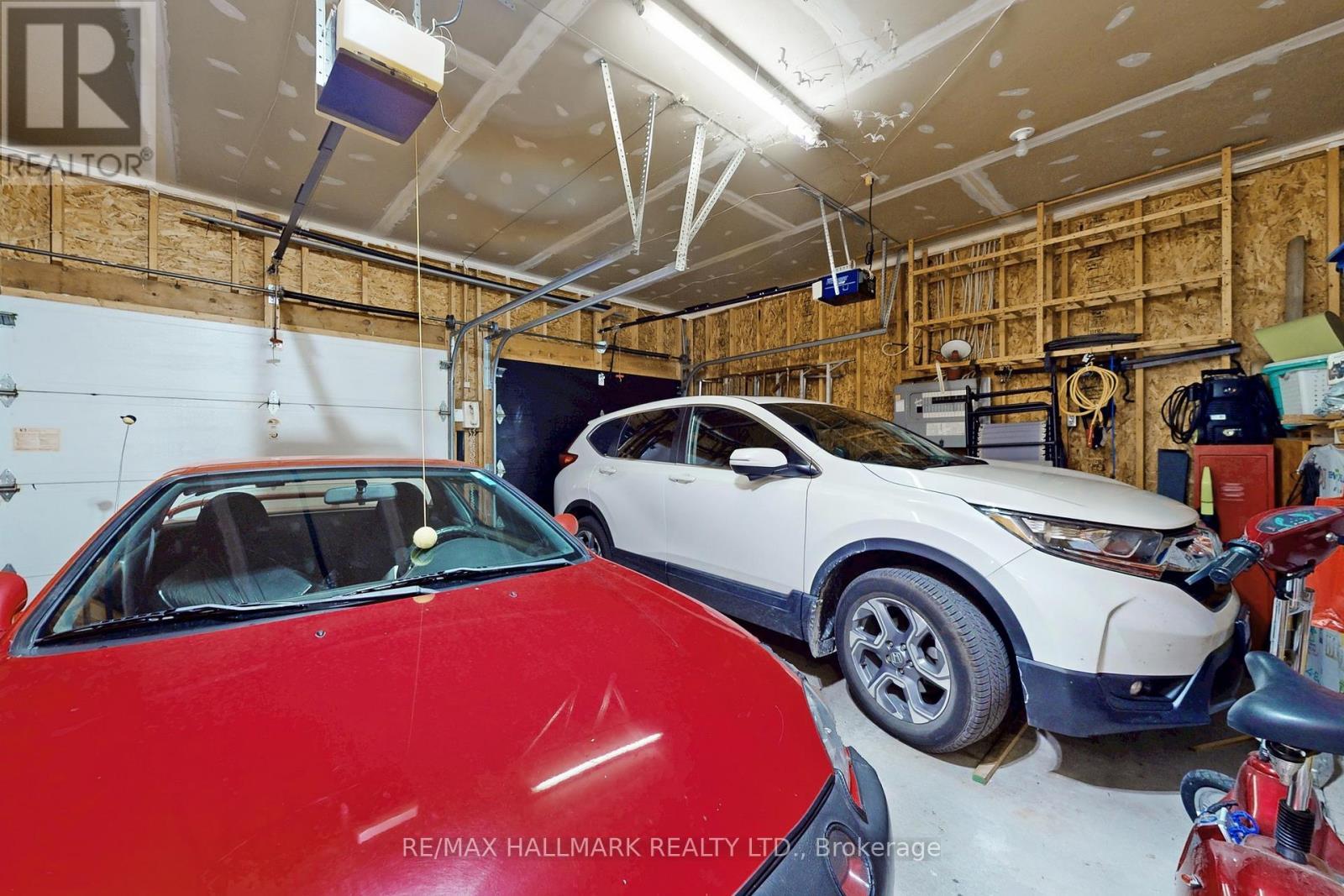 8 Greenfield Place, Wilmot, ON - Indoor Photo Showing Garage