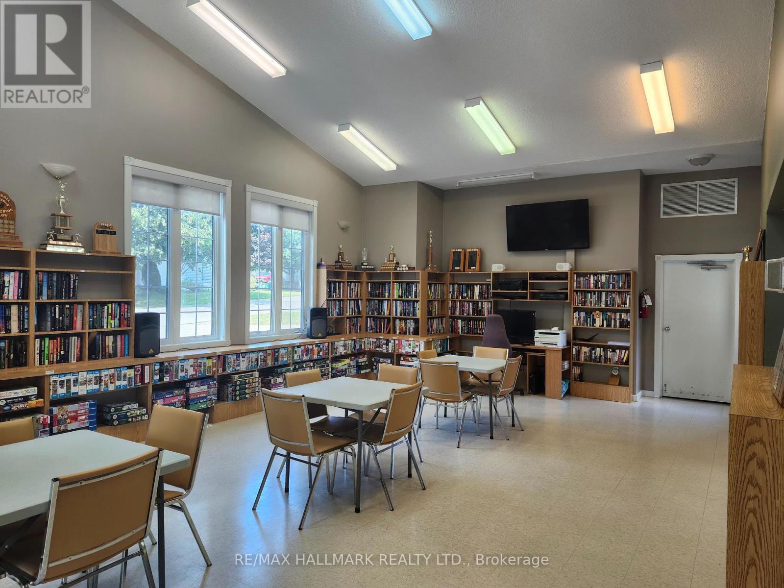 8 Greenfield Place, Wilmot, ON - Indoor Photo Showing Dining Room