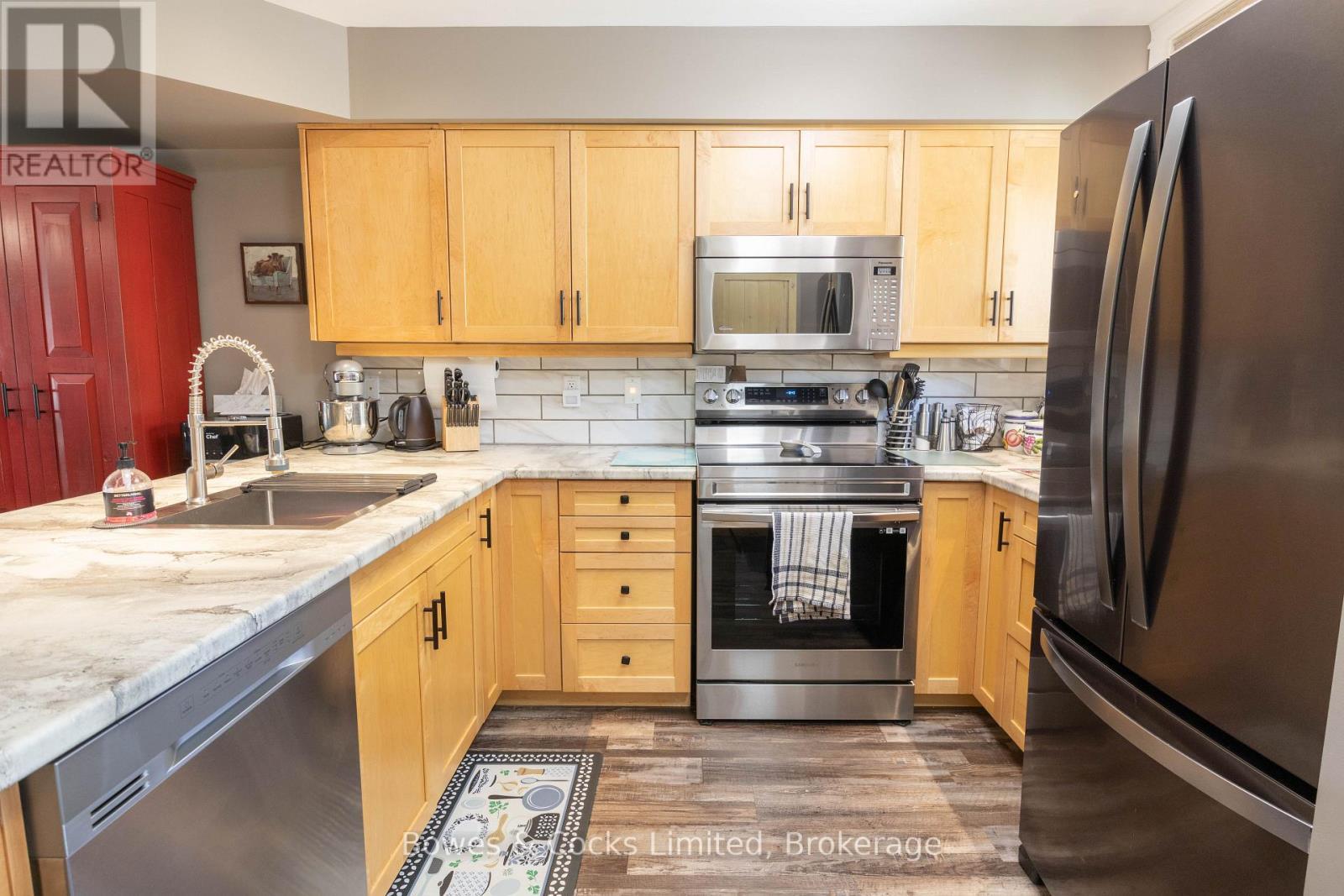 18 - 1579 Anstruther Lake Road, North Kawartha, ON - Indoor Photo Showing Kitchen