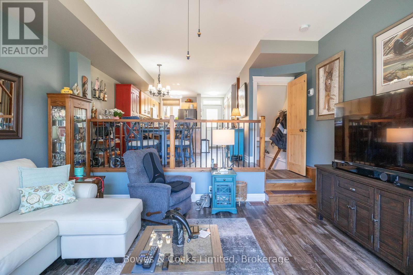 18 - 1579 Anstruther Lake Road, North Kawartha, ON - Indoor Photo Showing Living Room