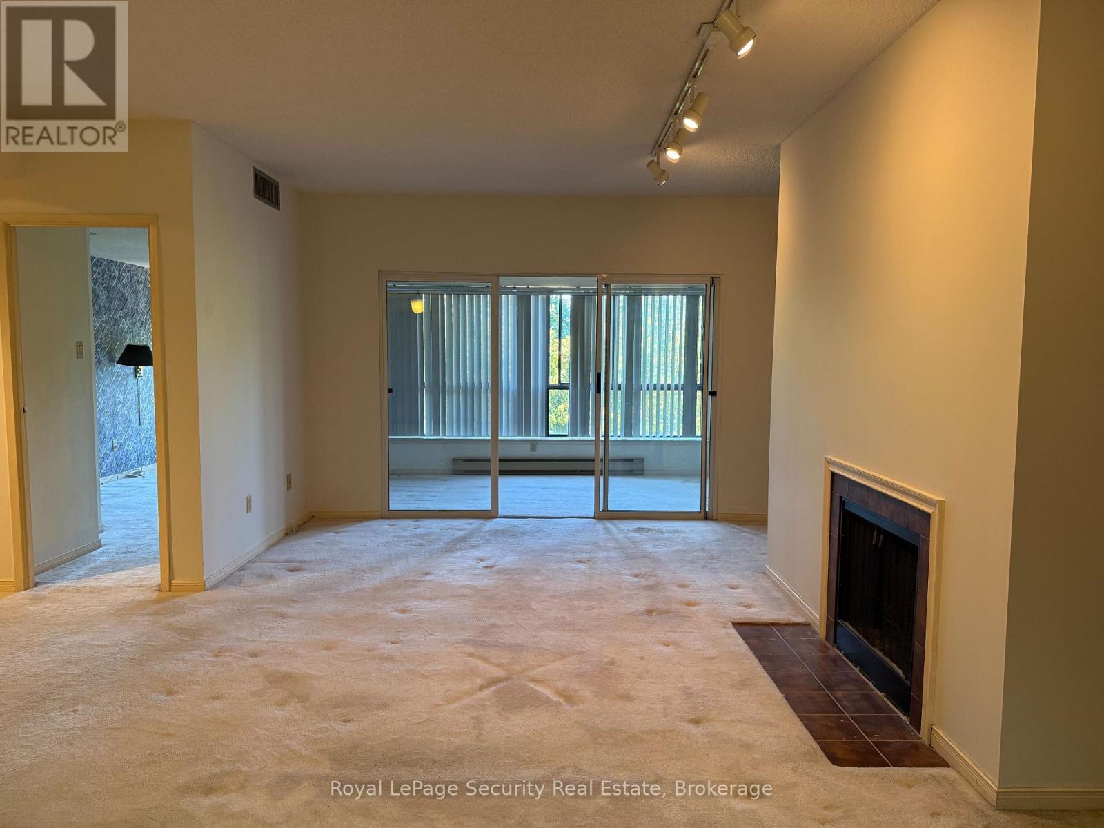 10 - 20 Glebe Road W, Toronto, ON - Indoor Photo Showing Other Room