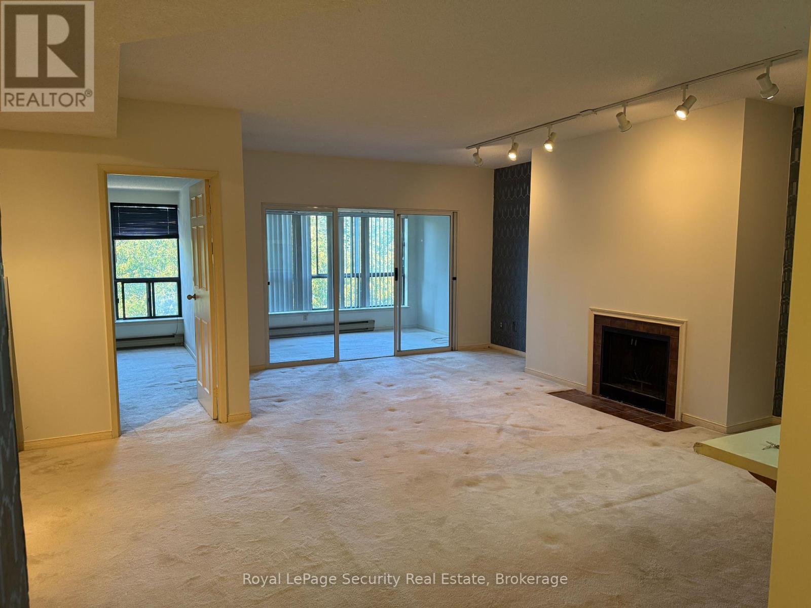 10 - 20 Glebe Road W, Toronto, ON - Indoor Photo Showing Other Room