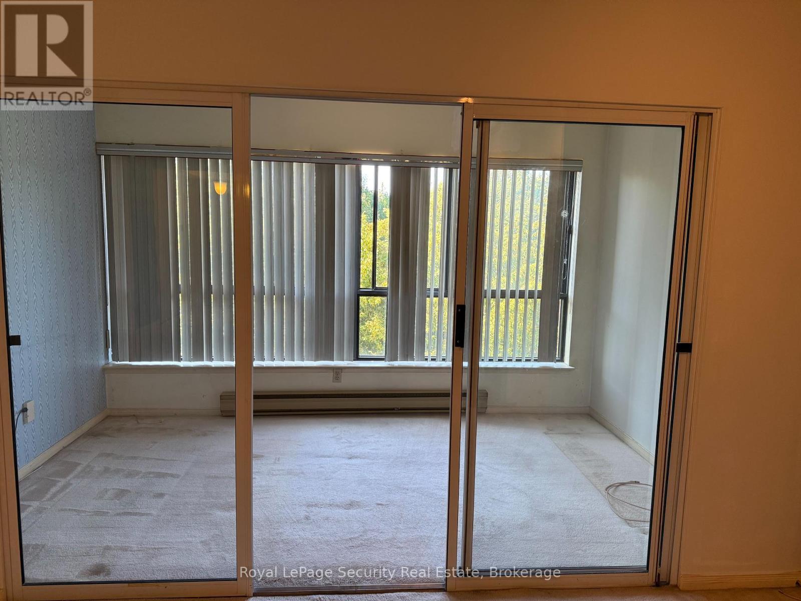 10 - 20 Glebe Road W, Toronto, ON - Indoor Photo Showing Other Room