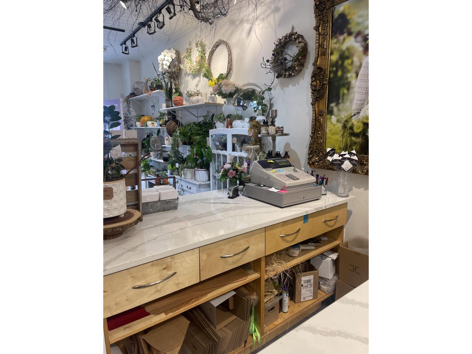 101 33721 South Fraser Way, Abbotsford, BC