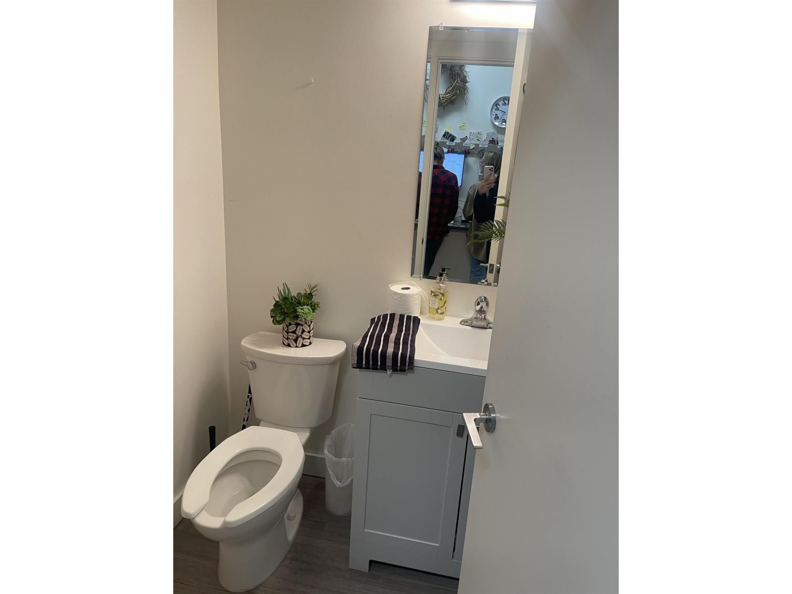 101 33721 South Fraser Way, Abbotsford, BC