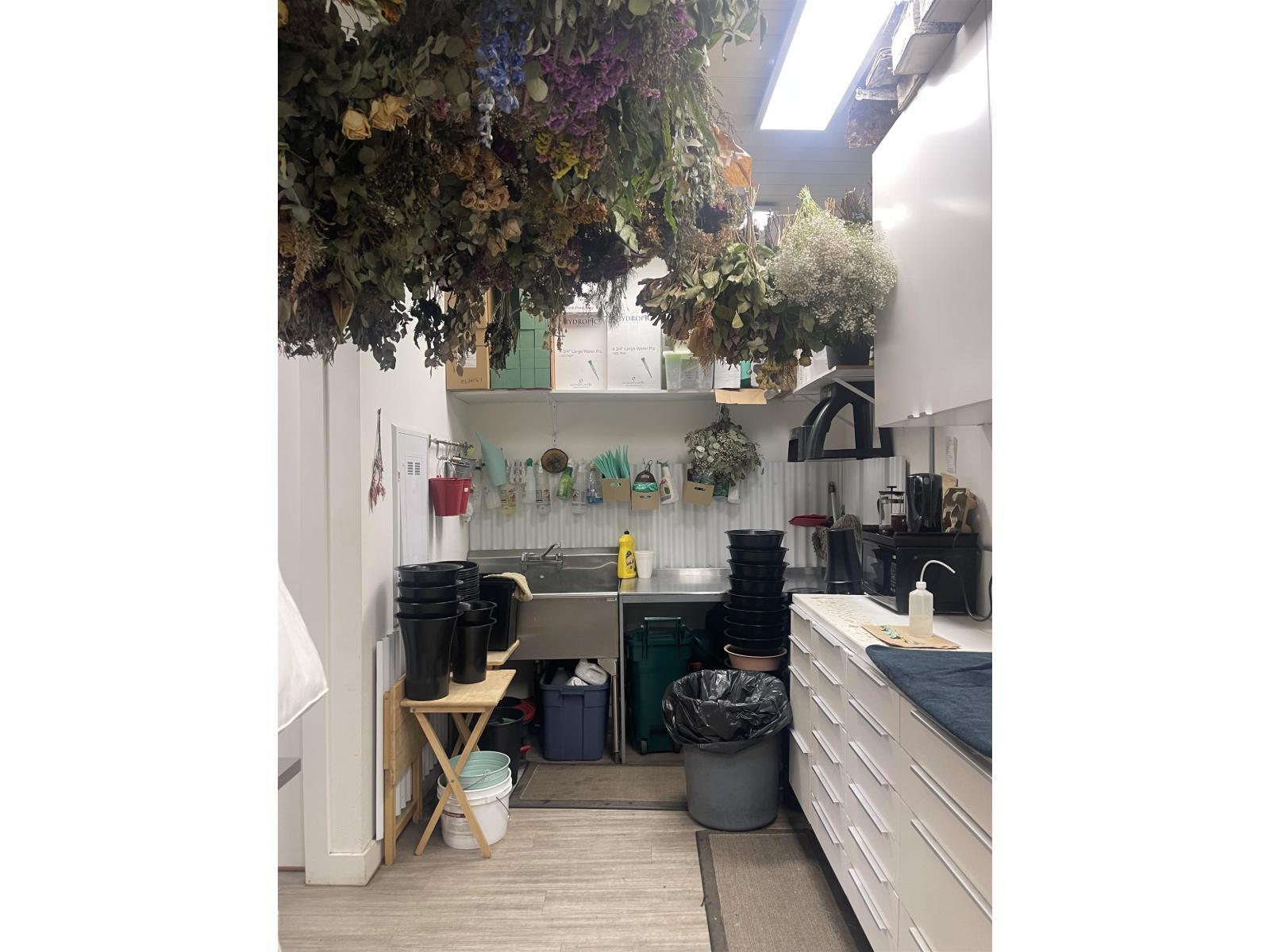 101 33721 South Fraser Way, Abbotsford, BC