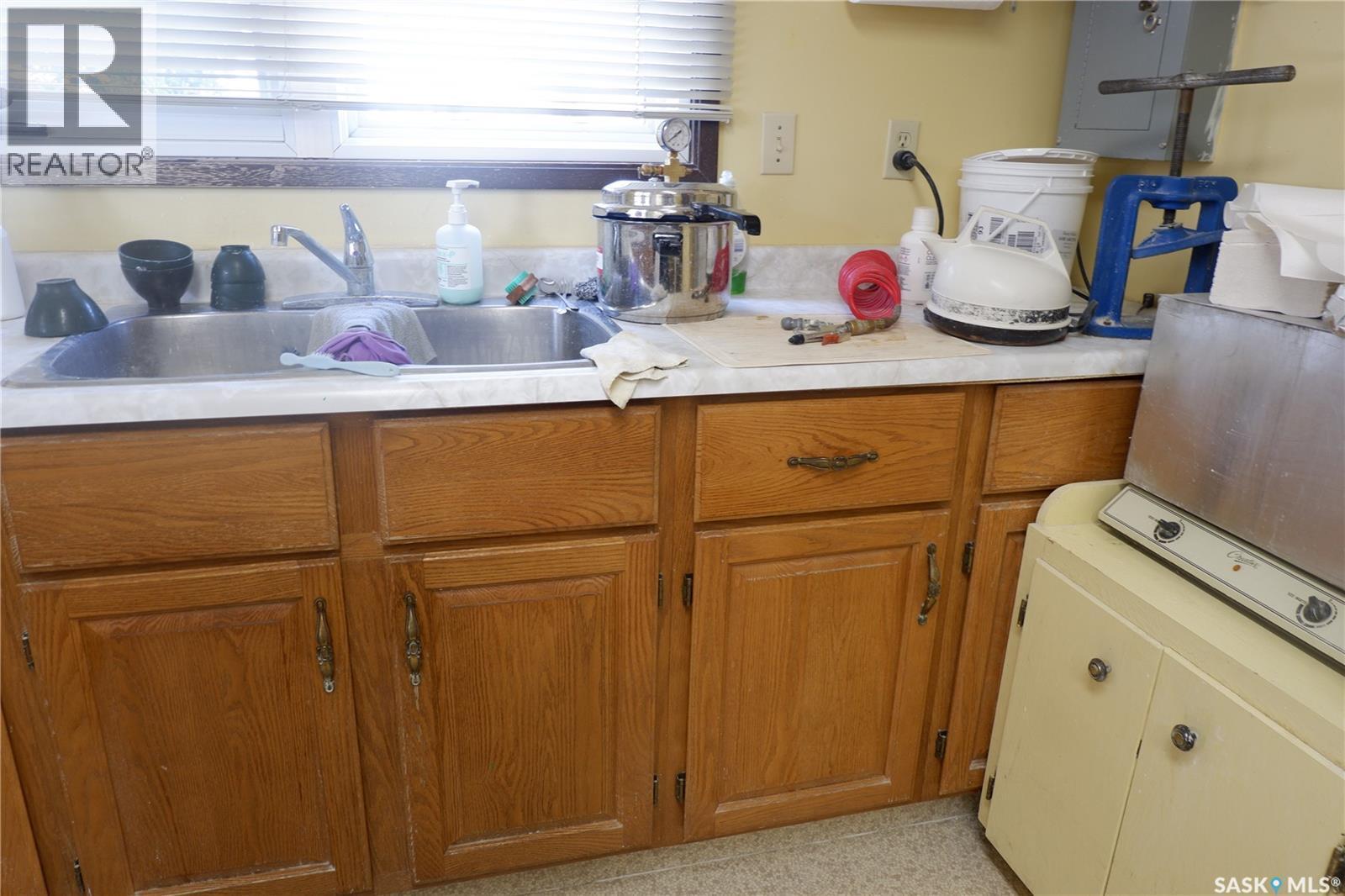 218 2Nd Avenue W, Assiniboia, SK