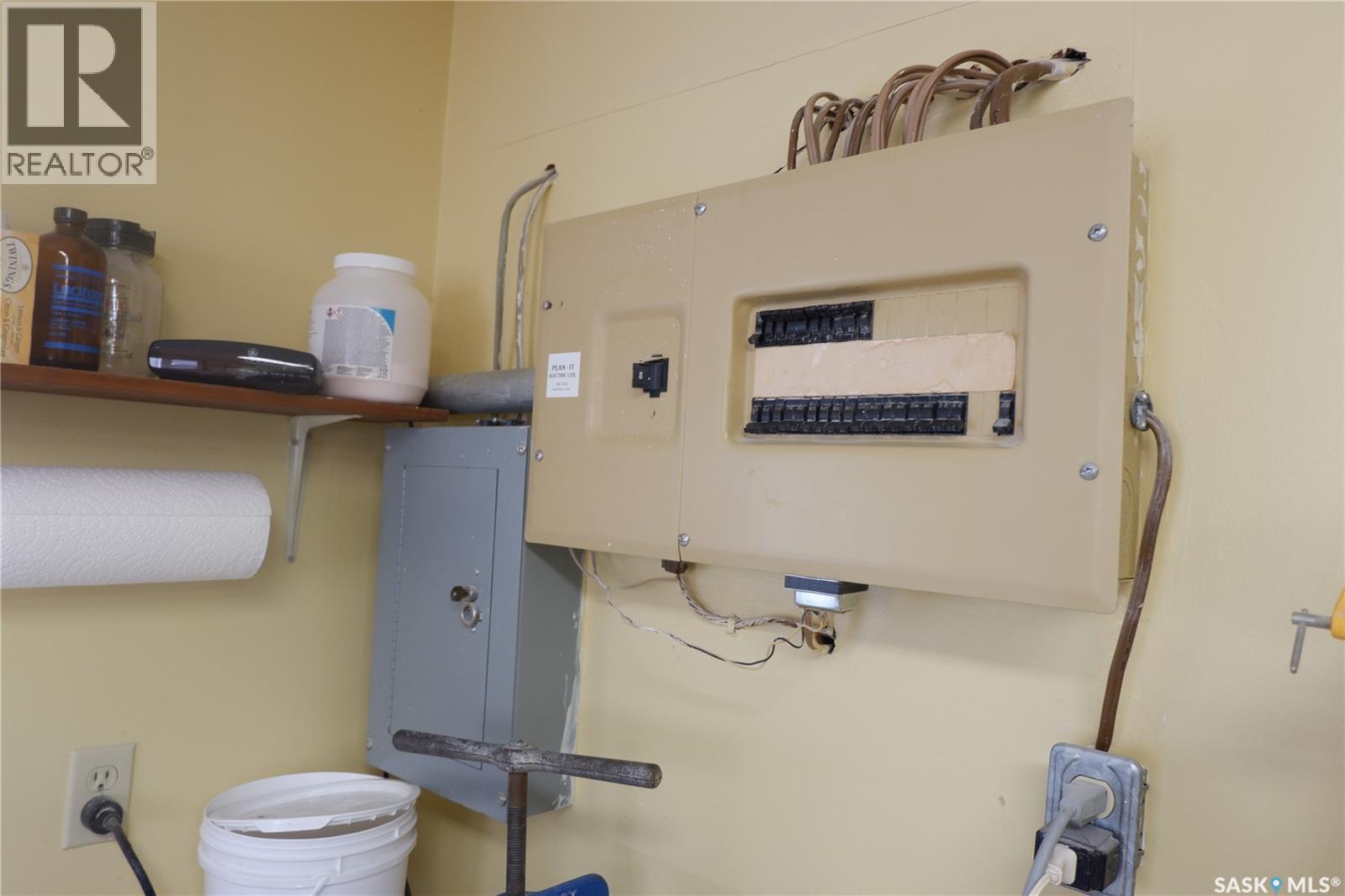 218 2Nd Avenue W, Assiniboia, SK