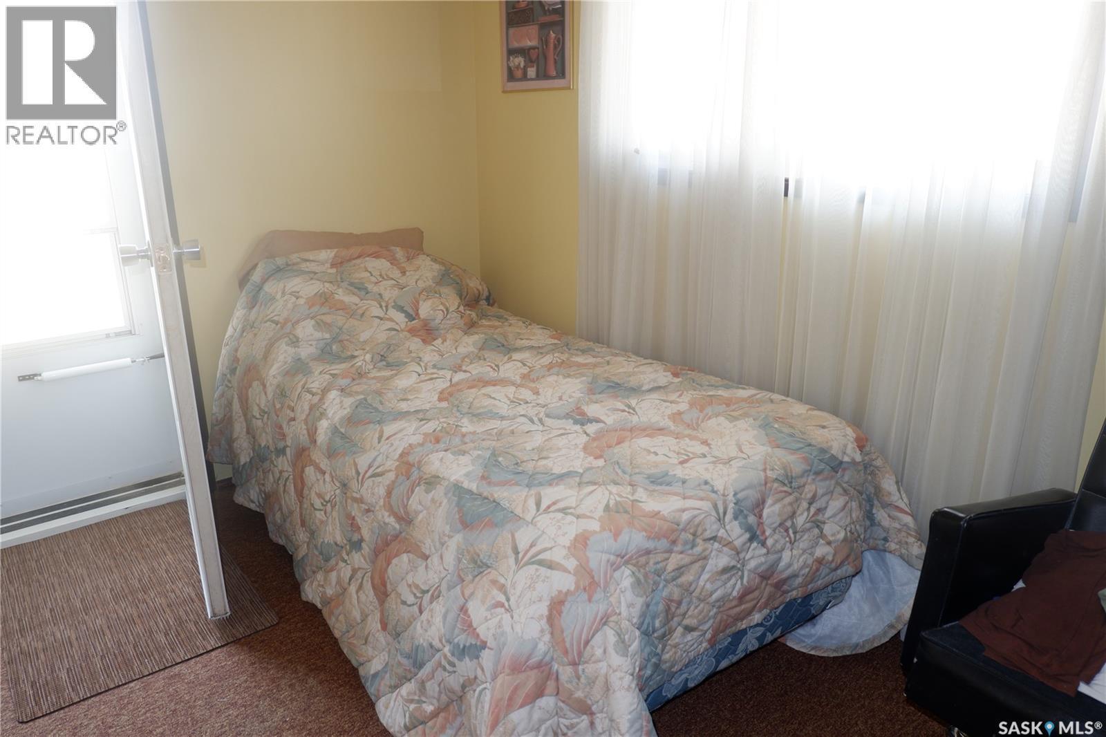 218 2Nd Avenue W, Assiniboia, SK