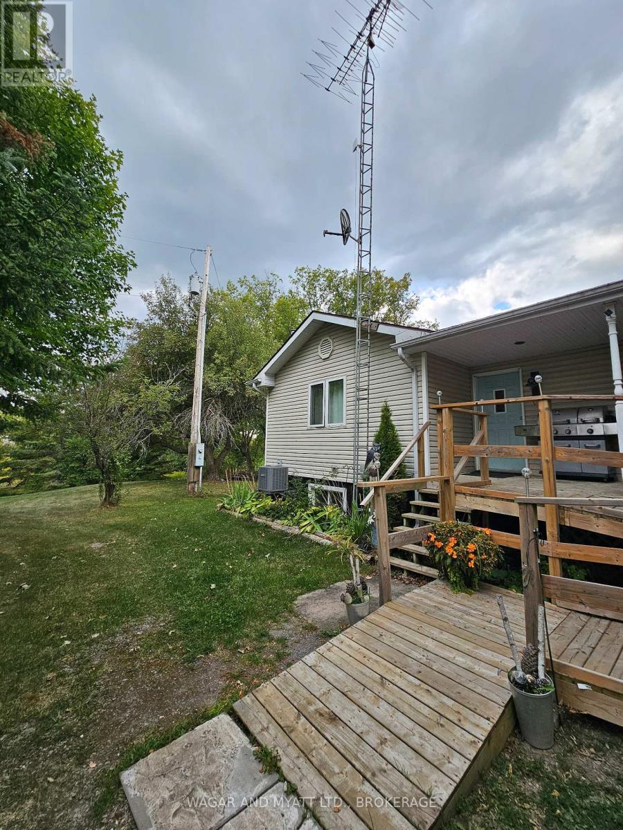 609 Lower Slash Road, Tyendinaga (Mohawks Of The Bay Of Quinte), ON - Outdoor With Deck Patio Veranda