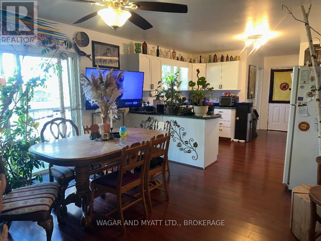 609 Lower Slash Road, Tyendinaga (Mohawks Of The Bay Of Quinte), ON - Indoor Photo Showing Dining Room