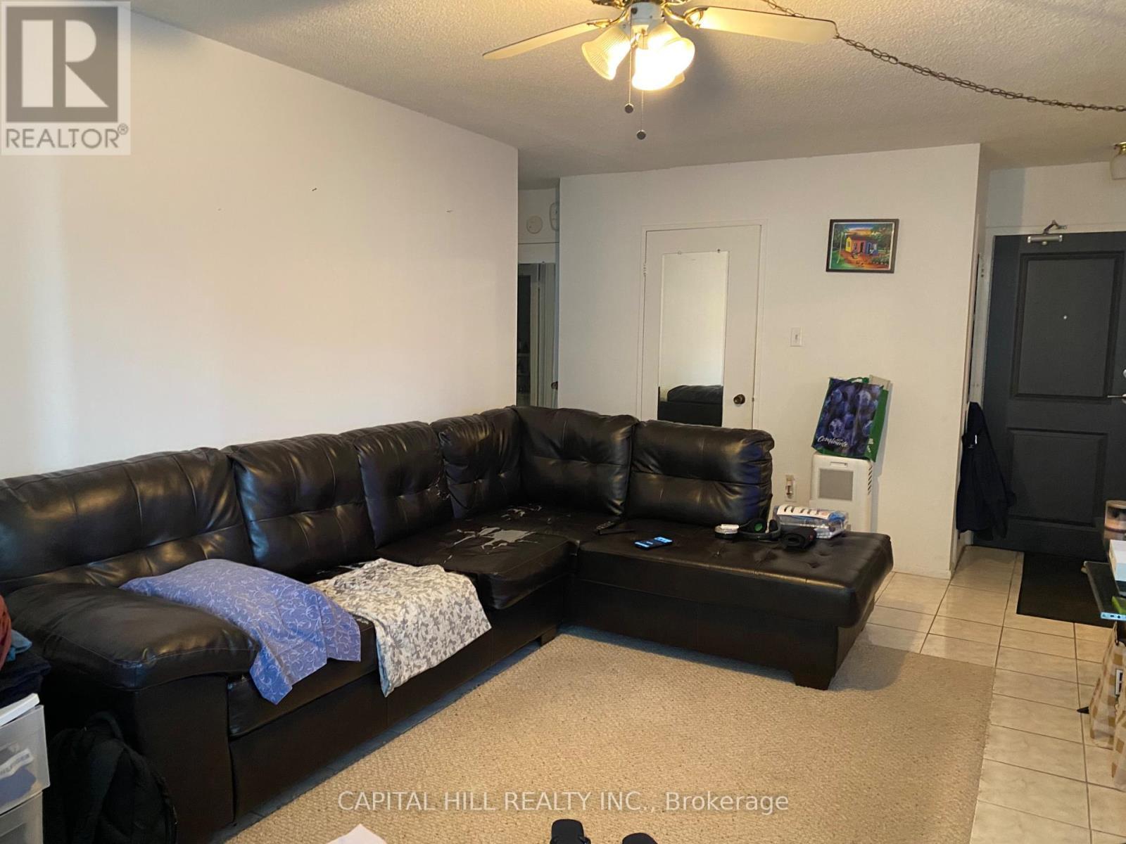 810 - 101 Prudential Drive, Toronto, ON - Indoor Photo Showing Living Room