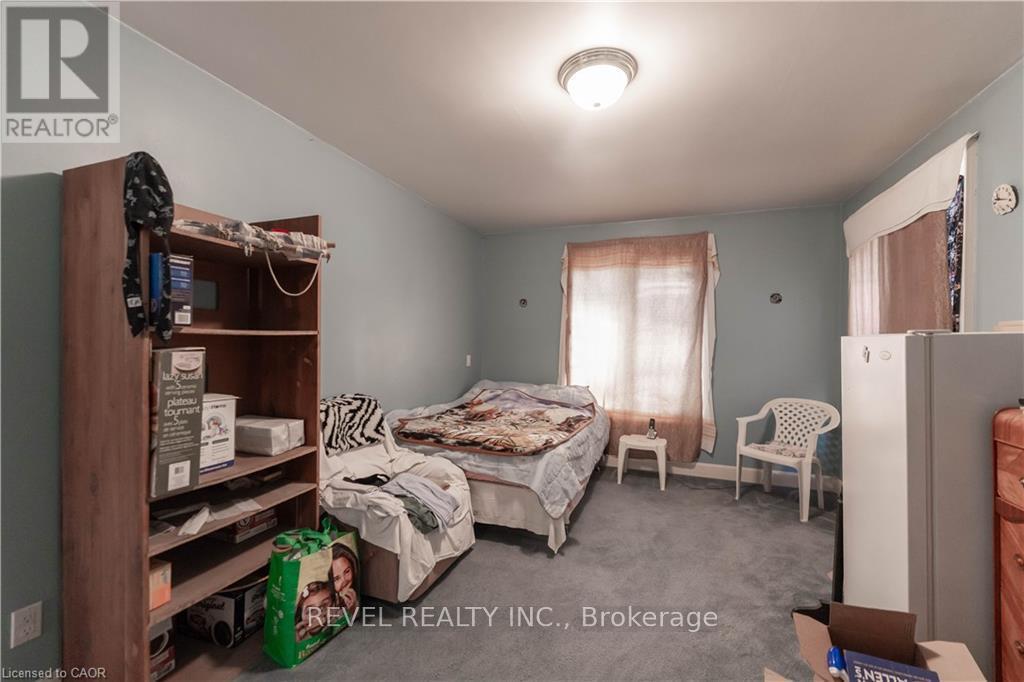 166-168 Macnab Street N, Hamilton, ON - Indoor Photo Showing Bedroom
