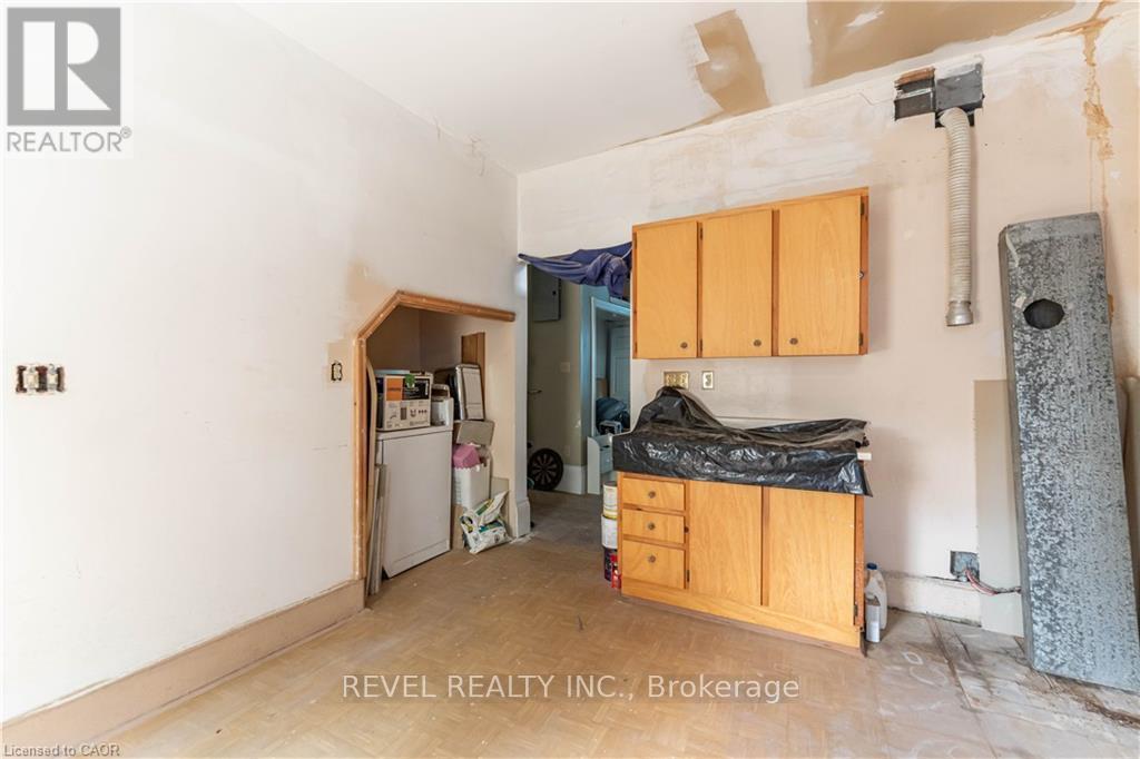 166-168 Macnab Street N, Hamilton, ON - Indoor Photo Showing Other Room