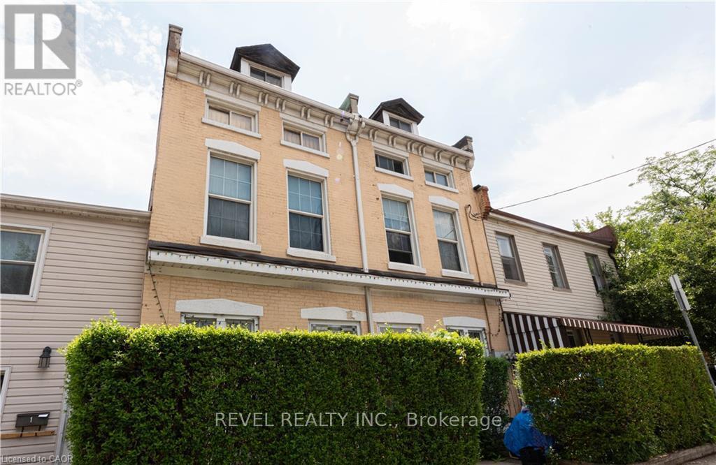 166-168 Macnab Street N, Hamilton, ON - Outdoor