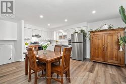 Bright kitchen /dining ar -