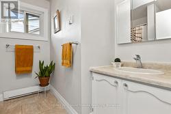 2nd level 4 pc bath -