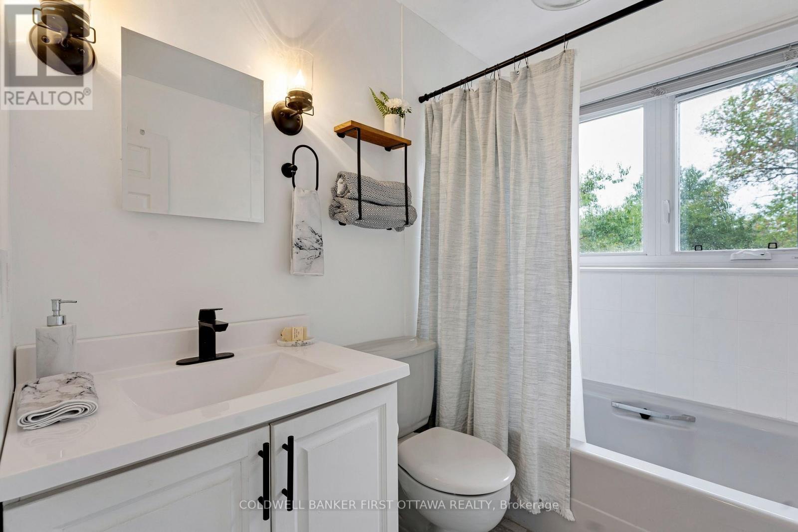 Main Floor Bathroom - 3840 Old Almonte Road, Ottawa, ON
