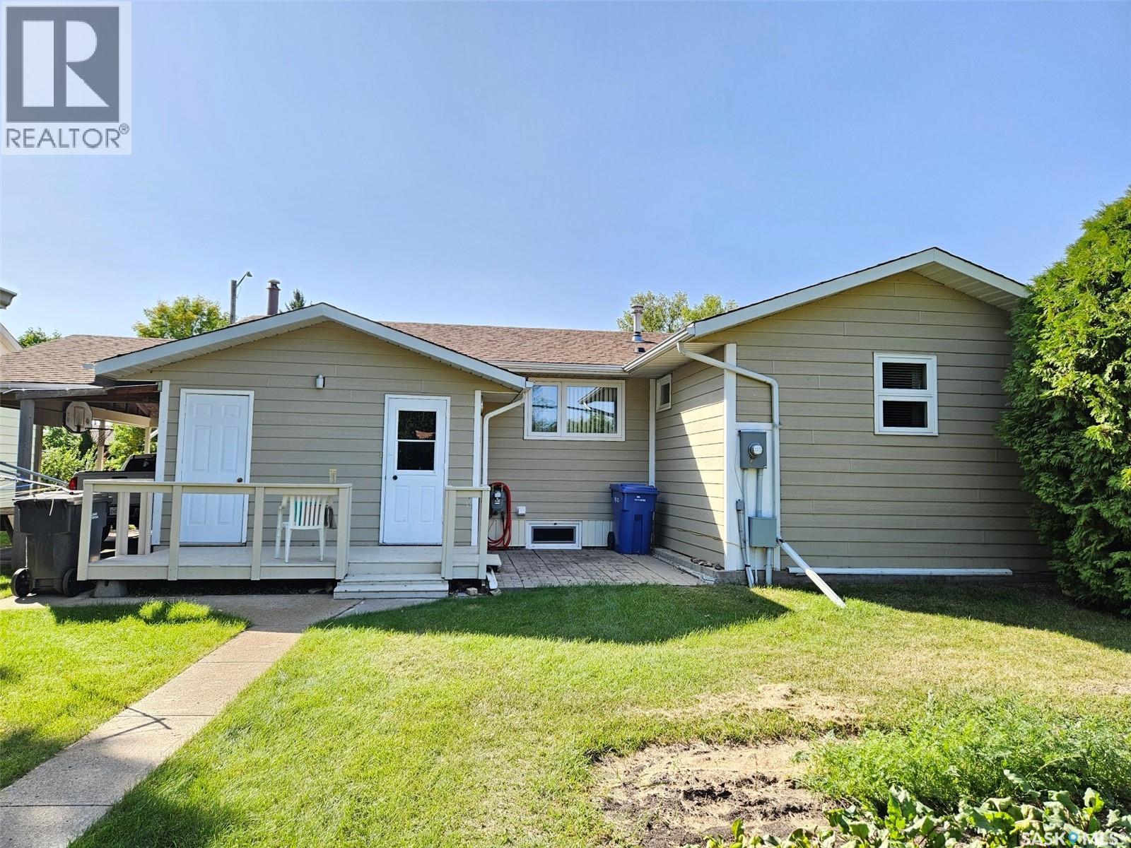 311 6Th Street W, Carlyle, SK - Outdoor With Deck Patio Veranda