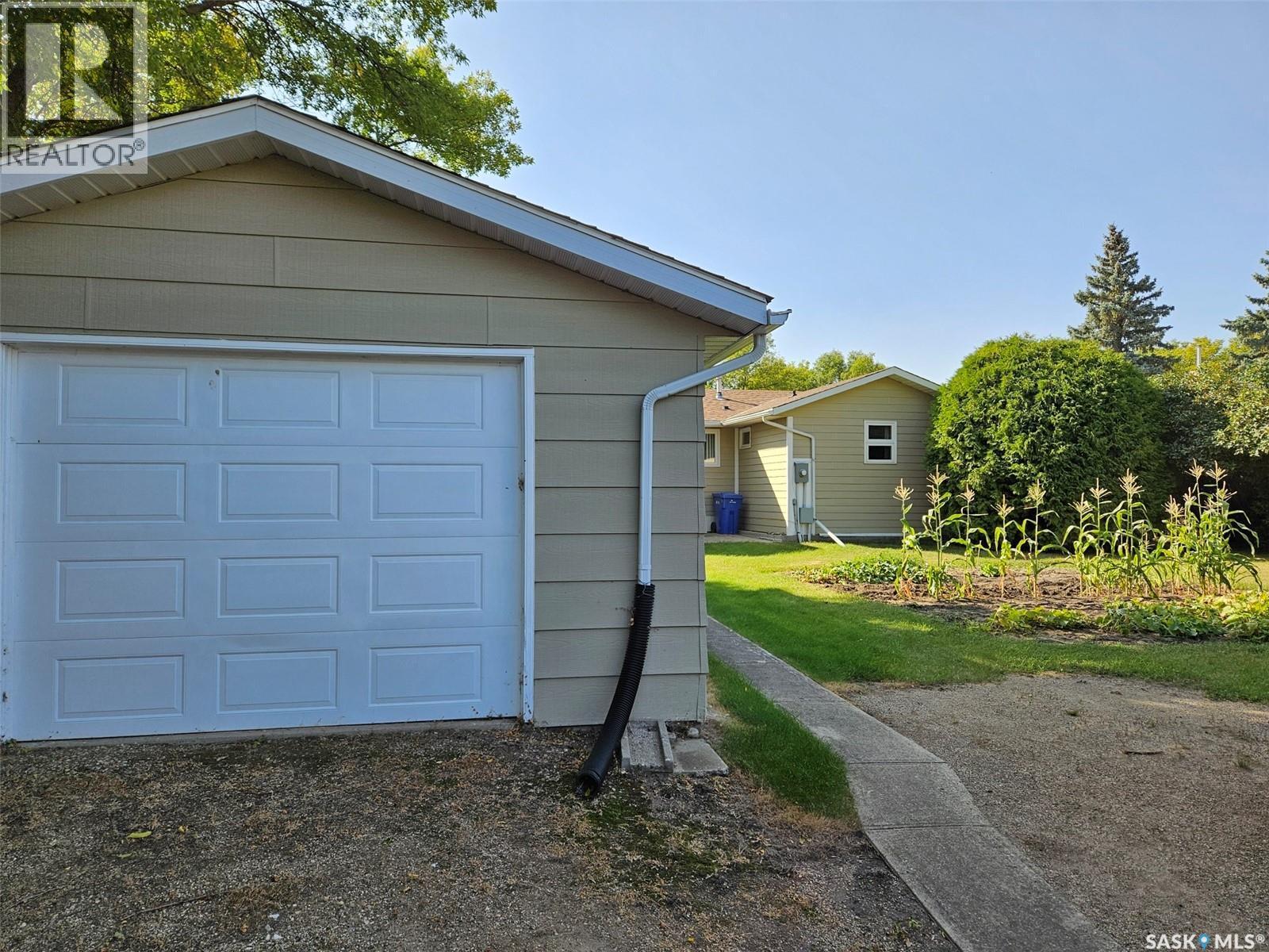 311 6Th Street W, Carlyle, SK - Outdoor